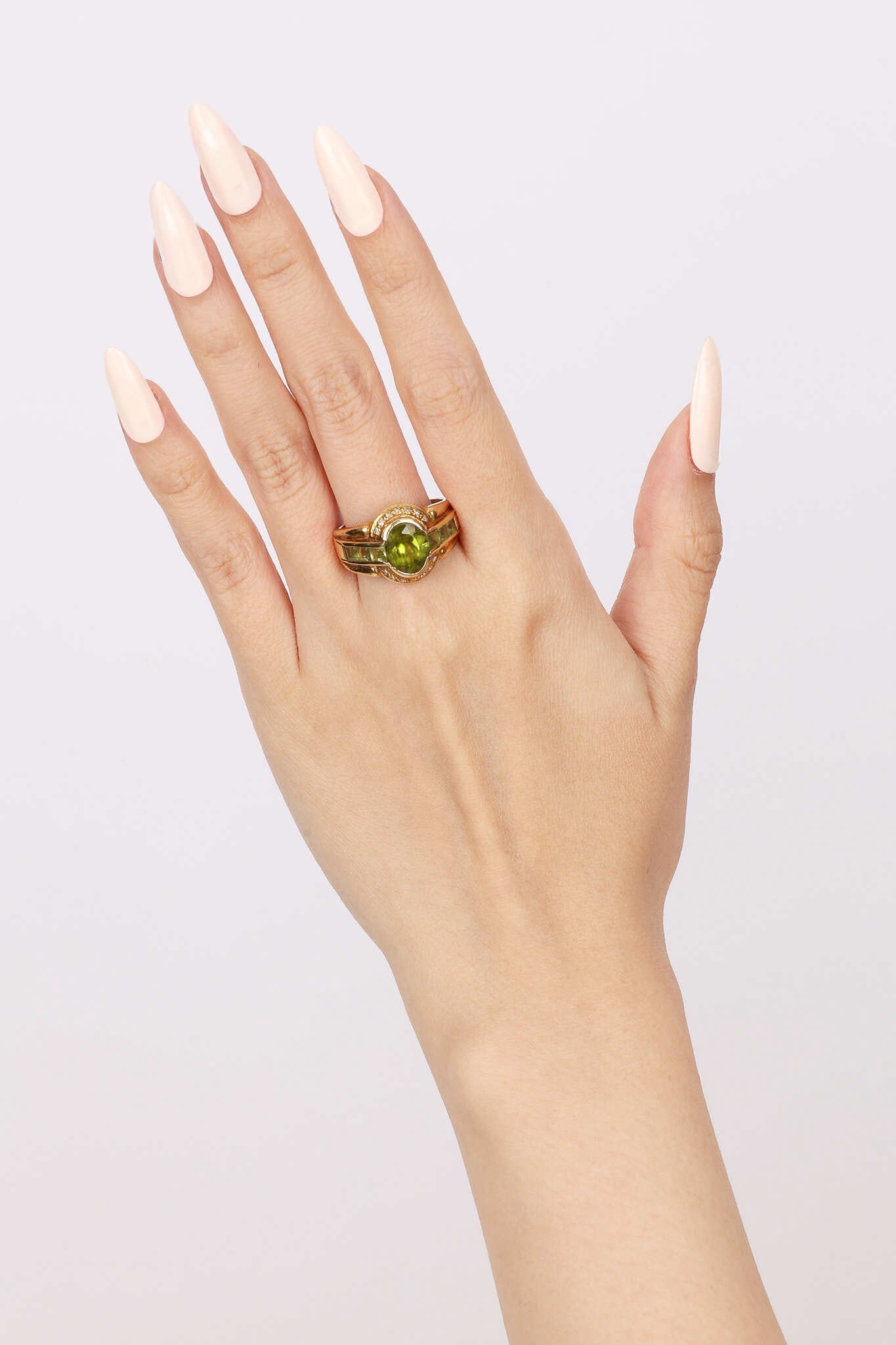 18K Diamond and Peridot Gold Ring