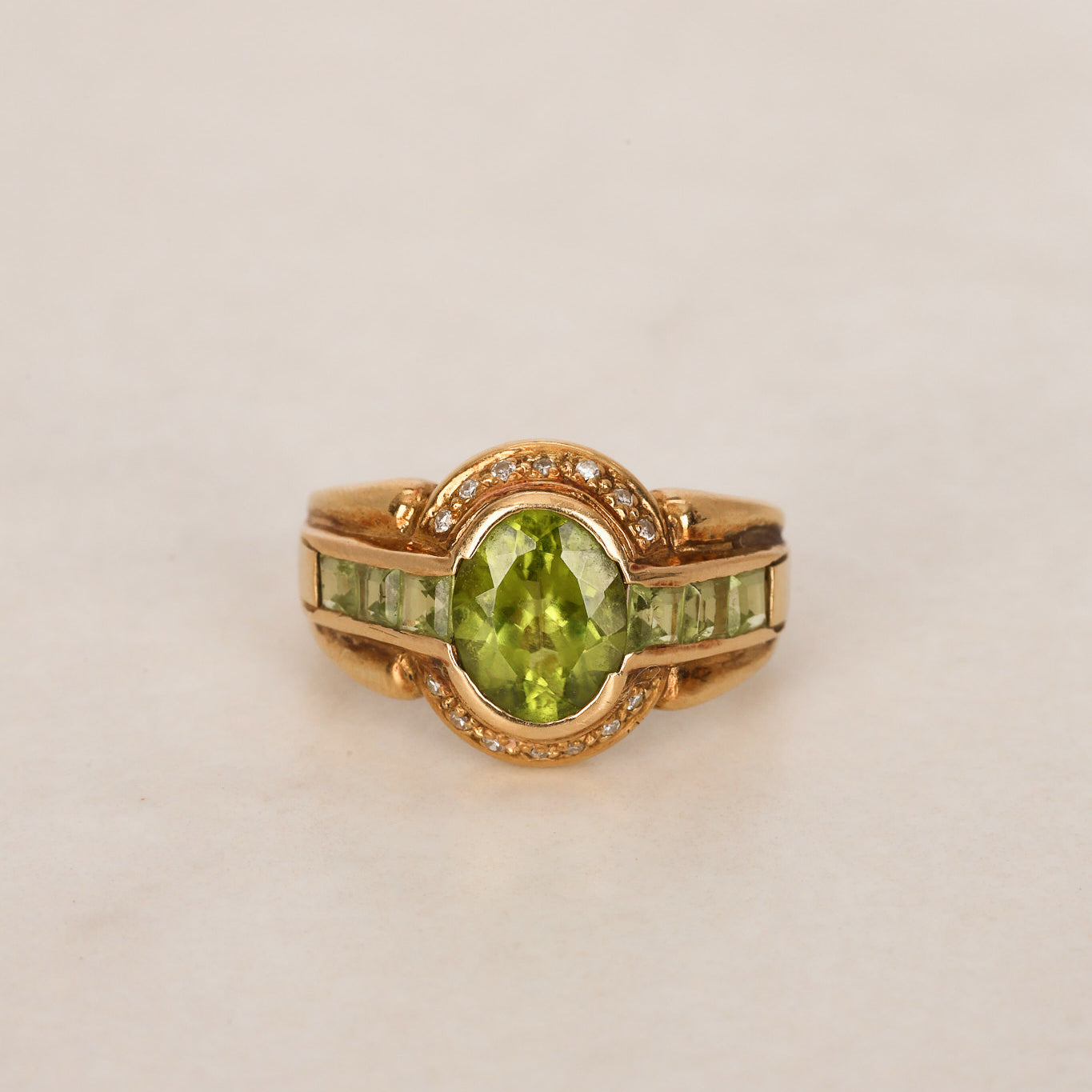 18K Diamond and Peridot Gold Ring