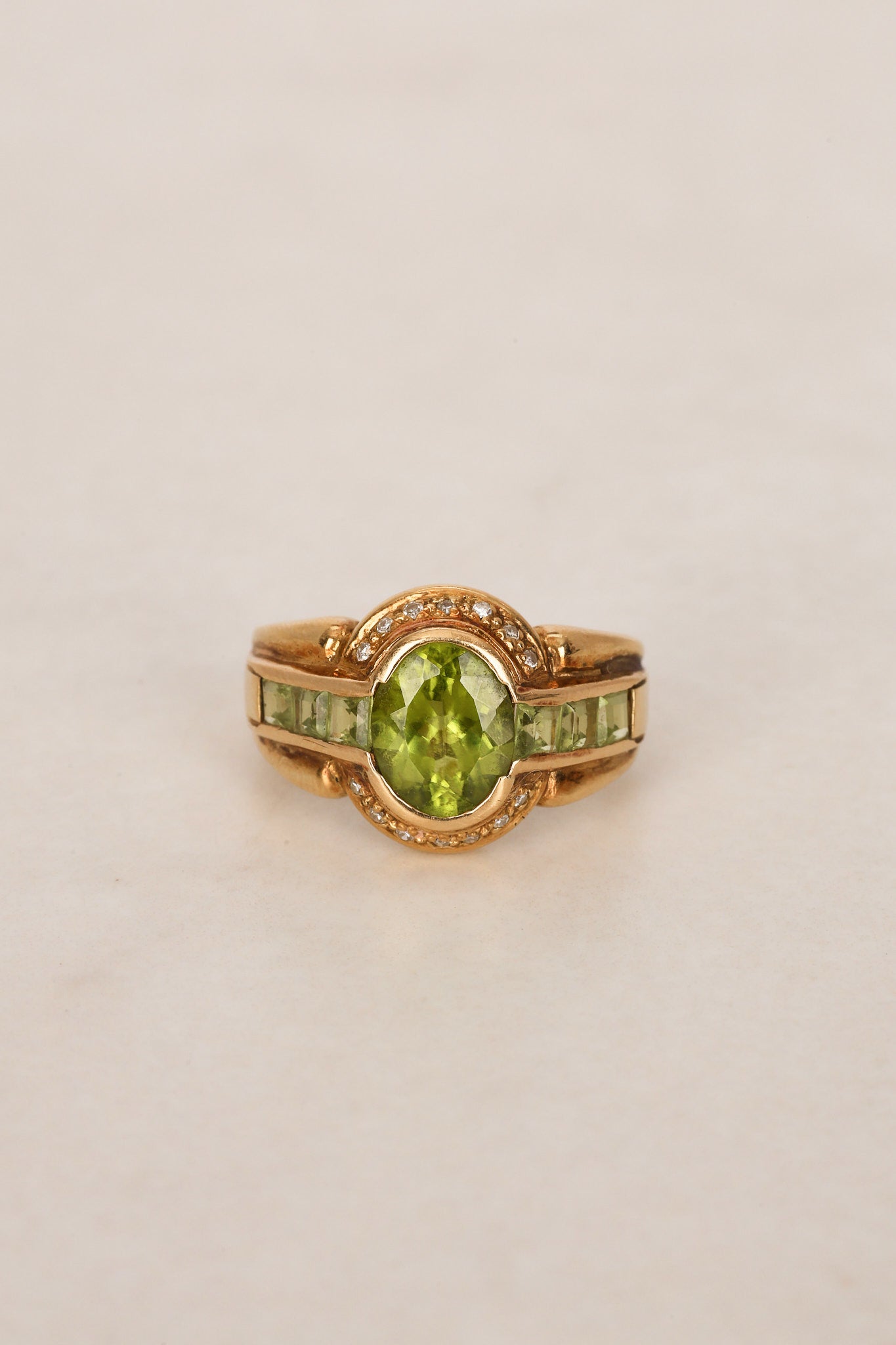 18K Diamond and Peridot Gold Ring