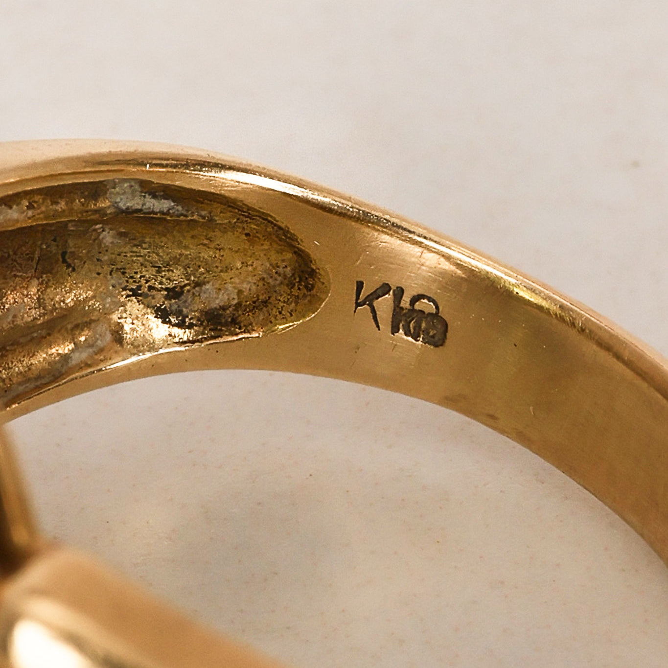 18K Diamond and Peridot Gold Ring