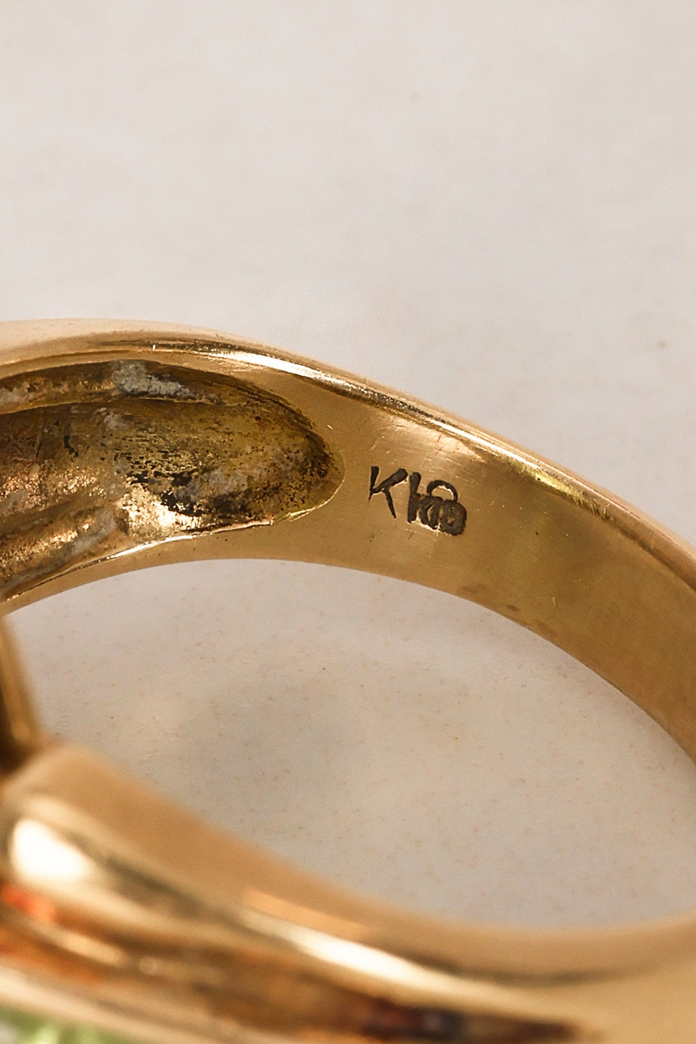 18K Diamond and Peridot Gold Ring