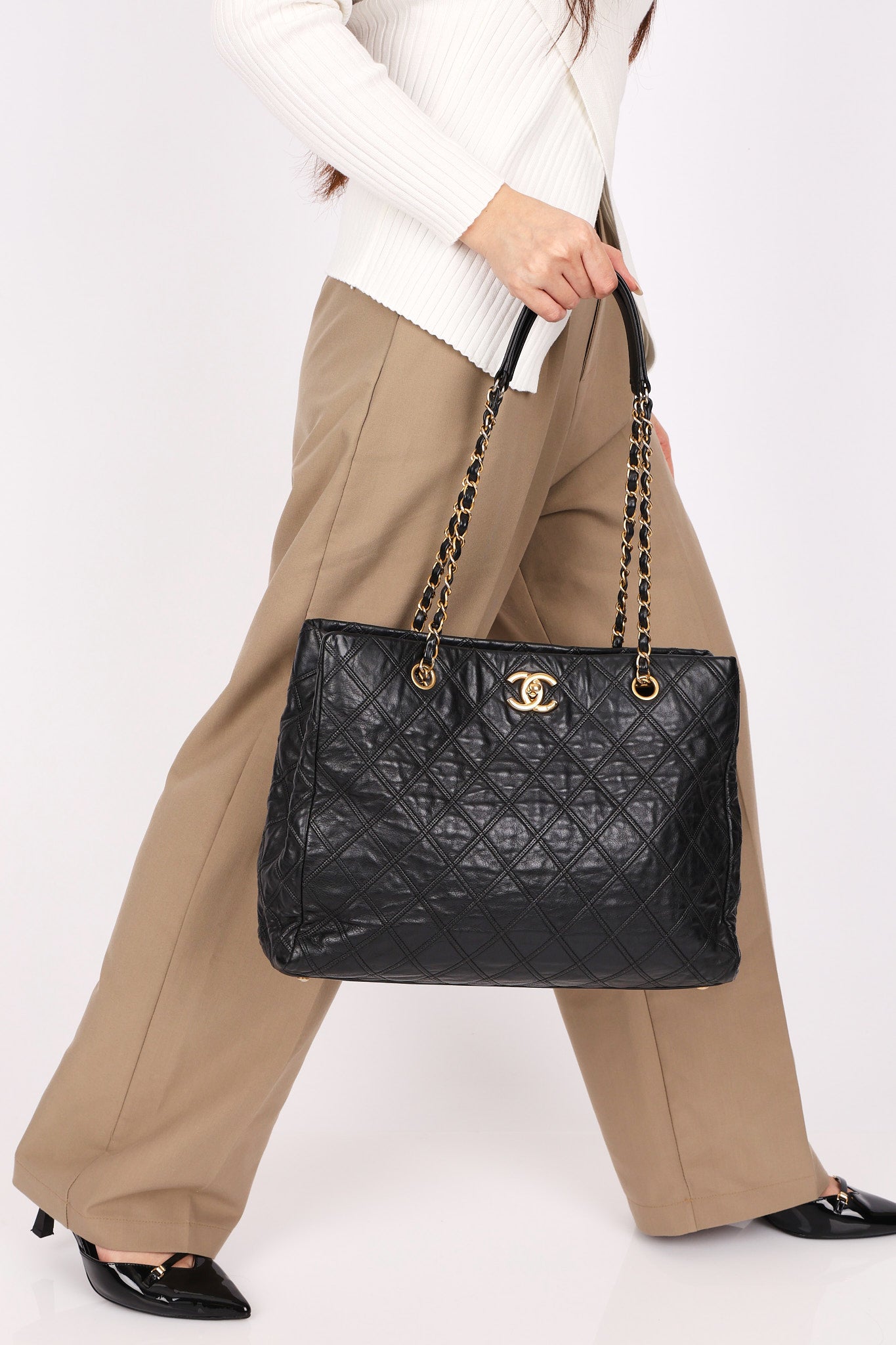 Chanel Tote Black Calfskin AGHW