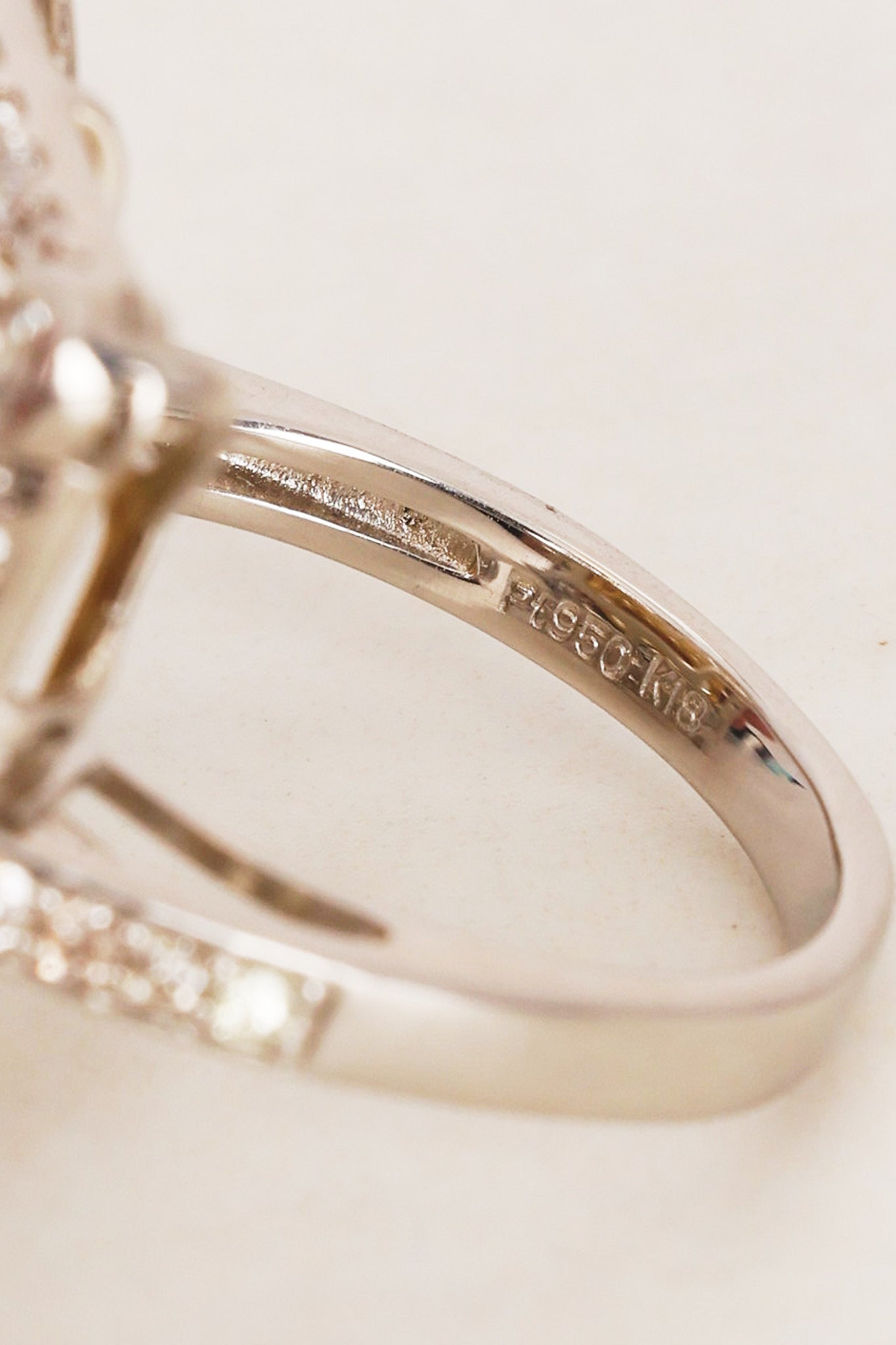 18K Gold & Diamond Ring
