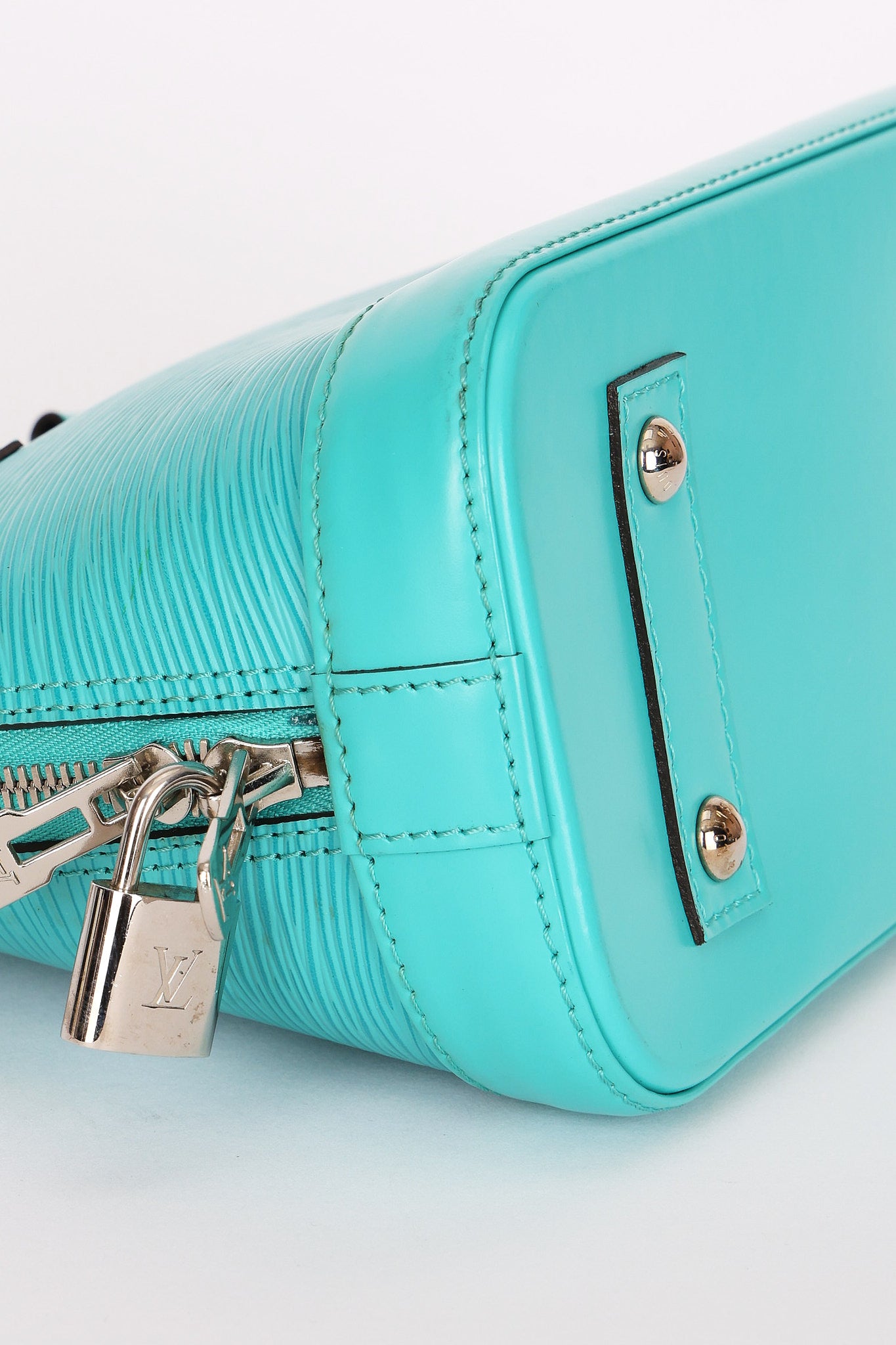Louis Vuitton Epi Alma BB Turquoise