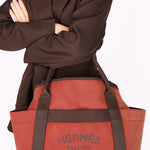 Hermès Sac De Pansage Groom Rouge H and Chocolat Toile 2023 PHW