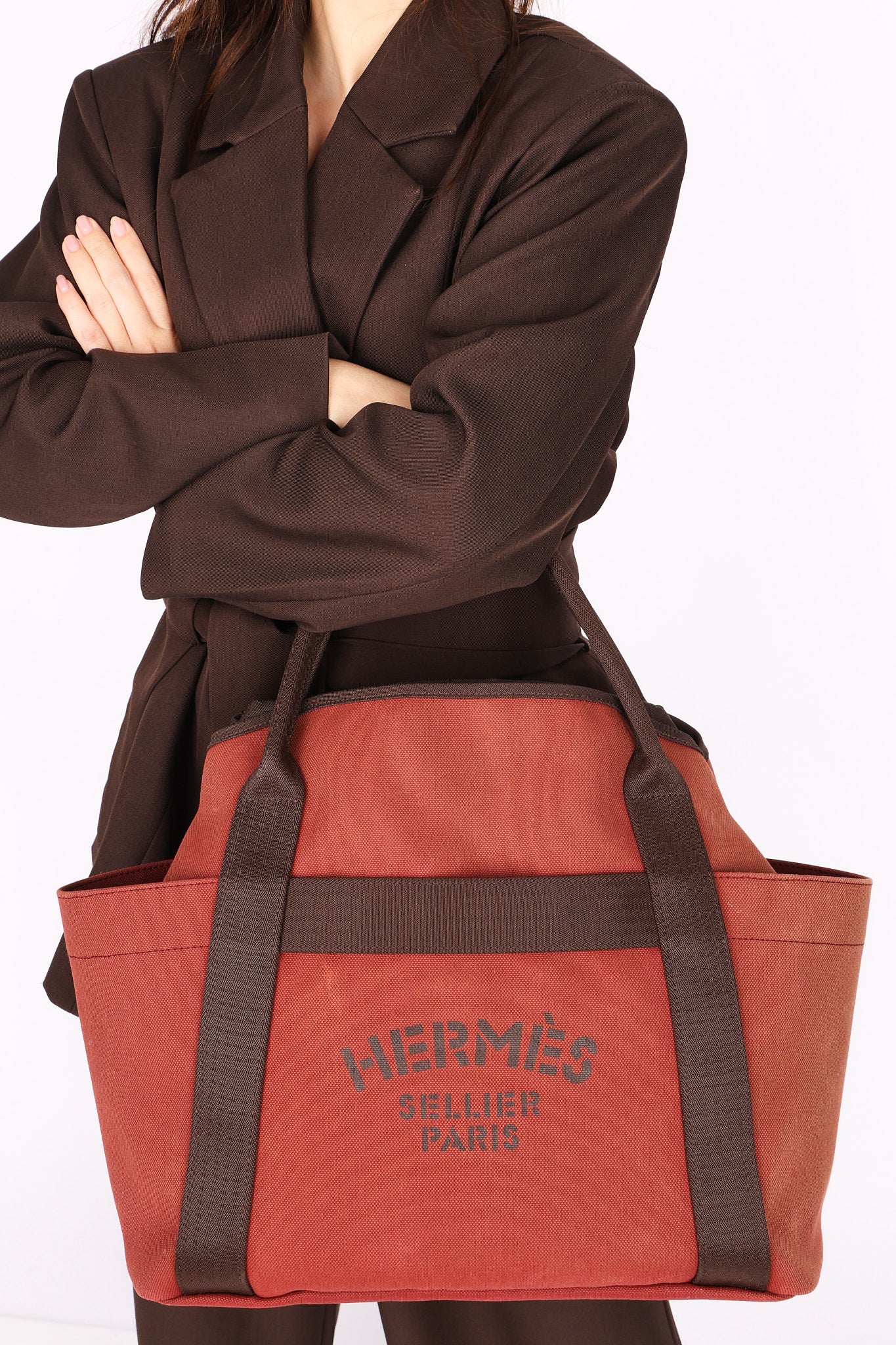 Hermès Sac De Pansage Groom Rouge H and Chocolat Toile 2023 PHW