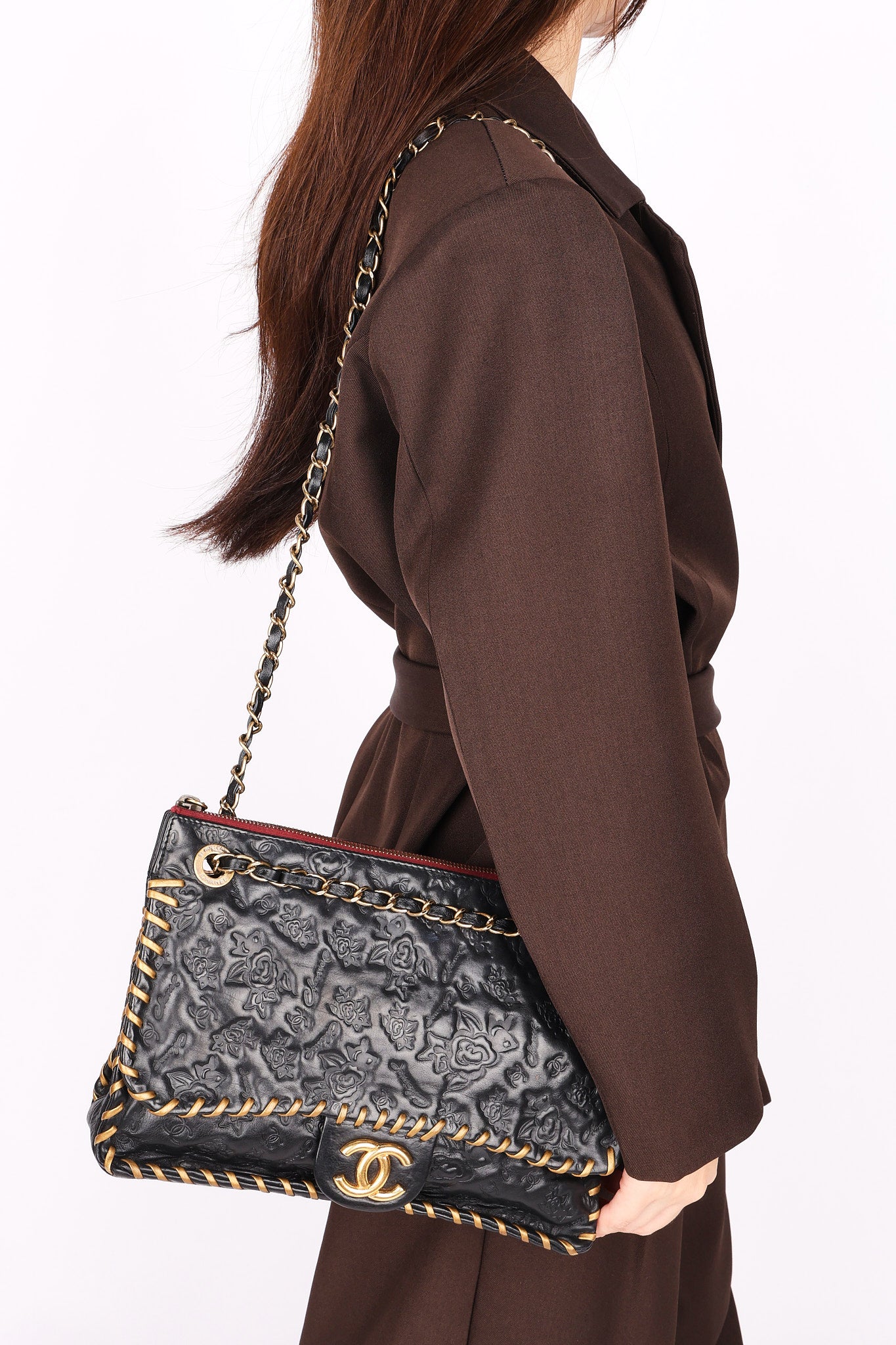 Chanel Embossed Camellia Whipstitch Shoulder Bag Black Calfskin AGHW