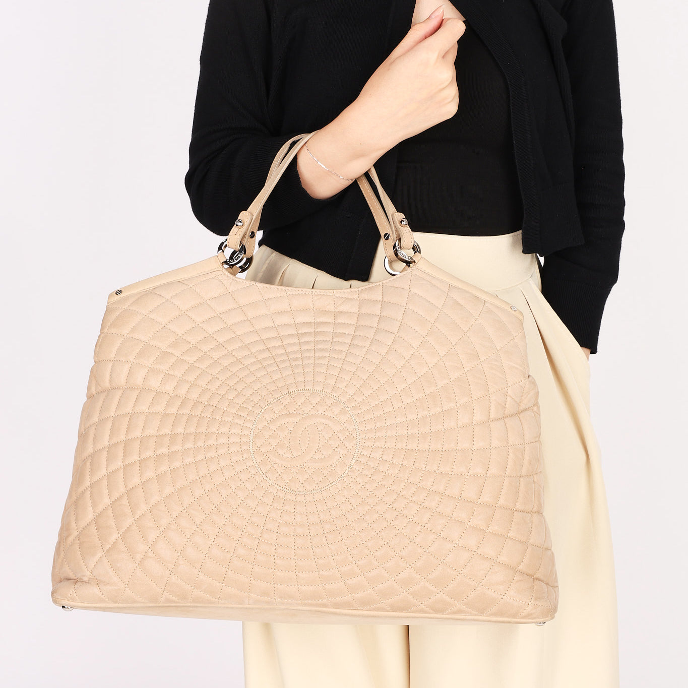 Chanel Spiral Sea Hit Tote Beige Iridescent (leather) SHW