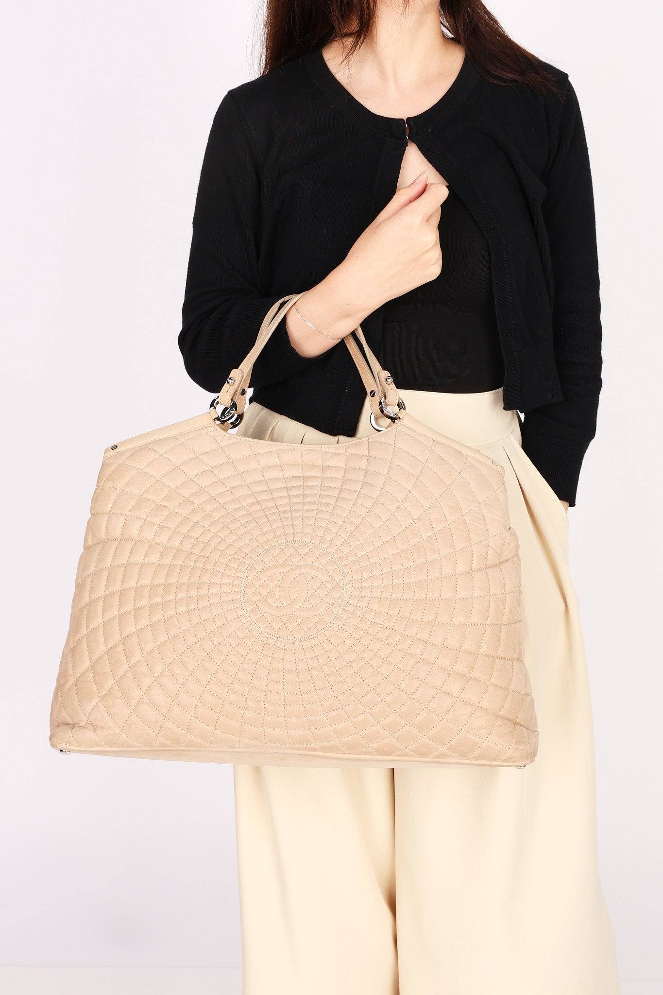 Chanel Spiral Sea Hit Tote Beige Iridescent (leather) SHW