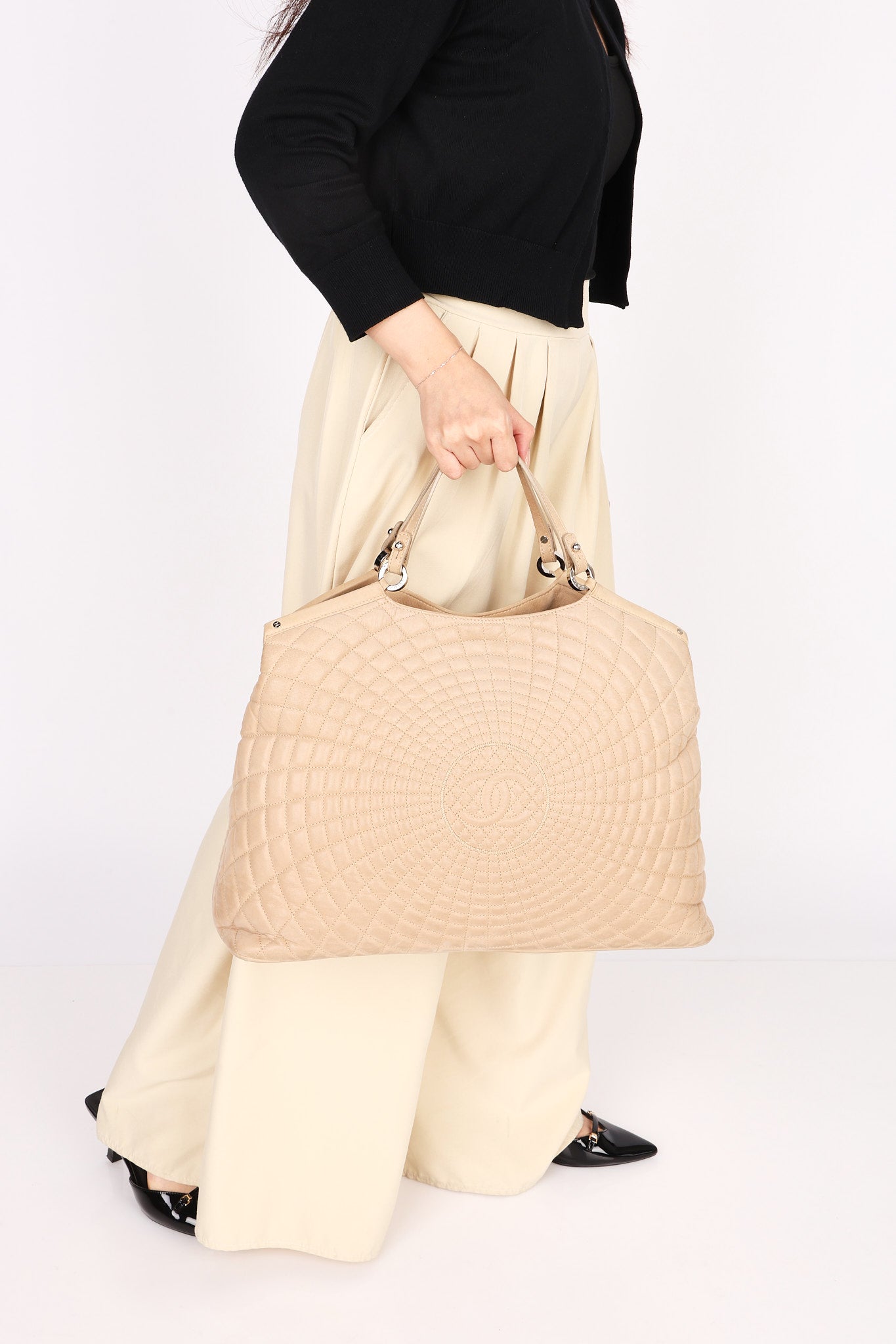 Chanel Spiral Sea Hit Tote Beige Iridescent (leather) SHW