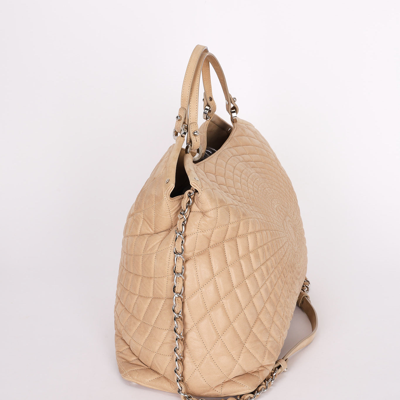 Chanel Spiral Sea Hit Tote Beige Iridescent (leather) SHW