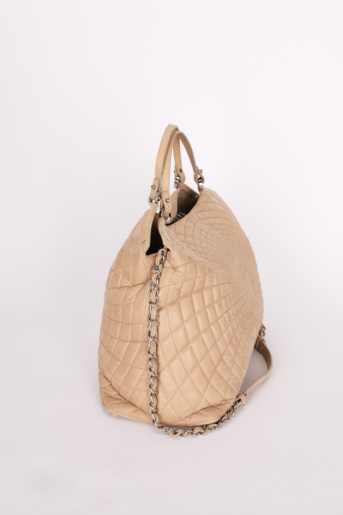 Chanel Spiral Sea Hit Tote Beige Iridescent (leather) SHW