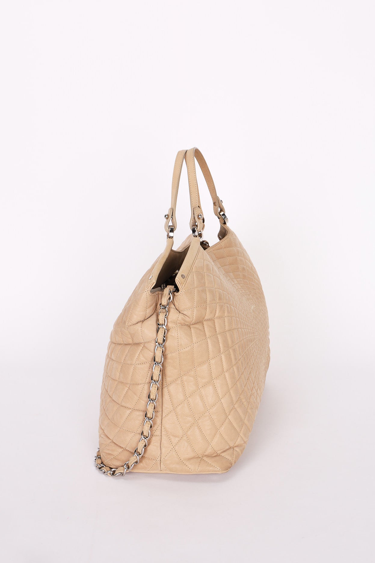 Chanel Spiral Sea Hit Tote Beige Iridescent (leather) SHW