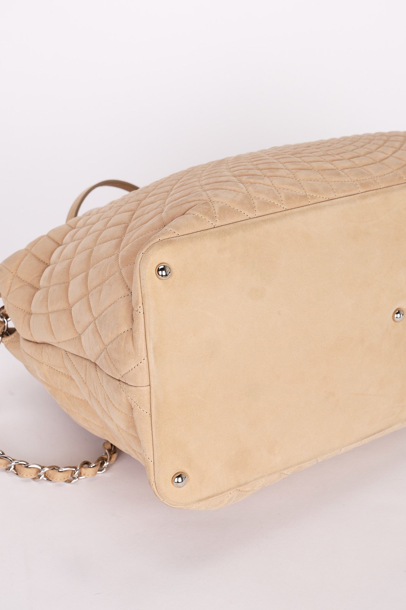 Chanel Spiral Sea Hit Tote Beige Iridescent (leather) SHW