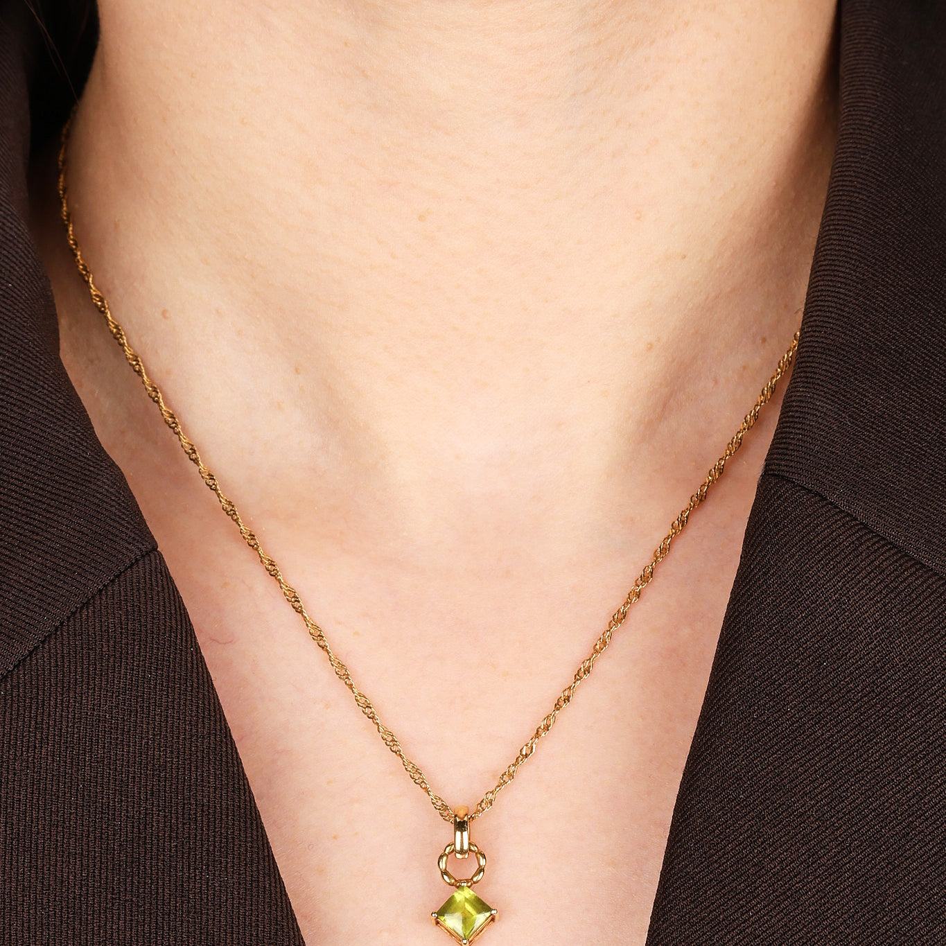 Vintage 18K Yellow Gold Peridot Pendant Necklace