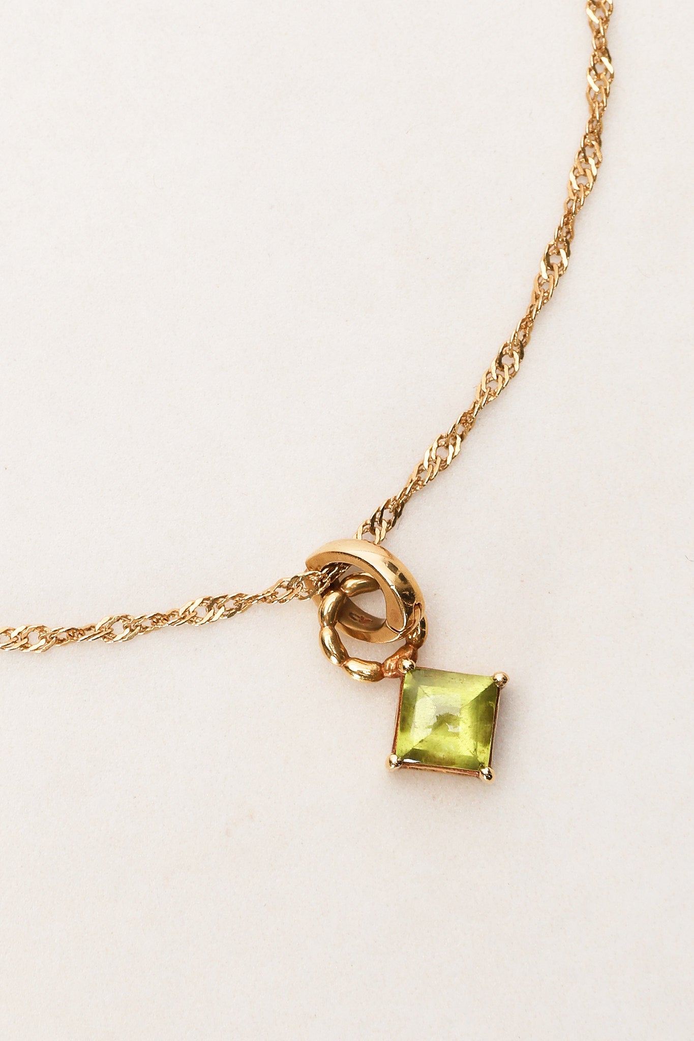 Vintage 18K Yellow Gold Peridot Pendant Necklace
