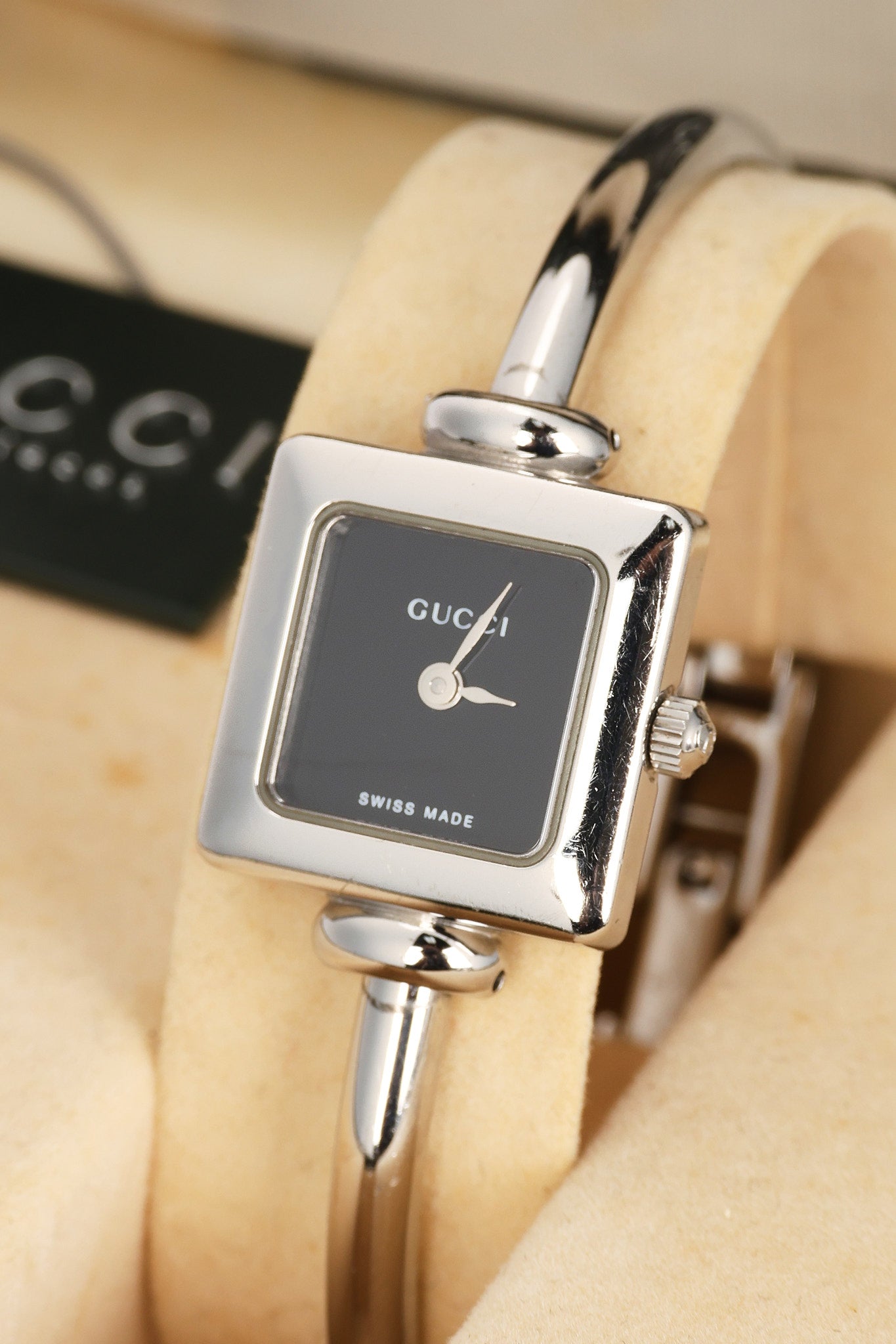 Gucci 1900L Stainless Steel Onyx Watch 19mm