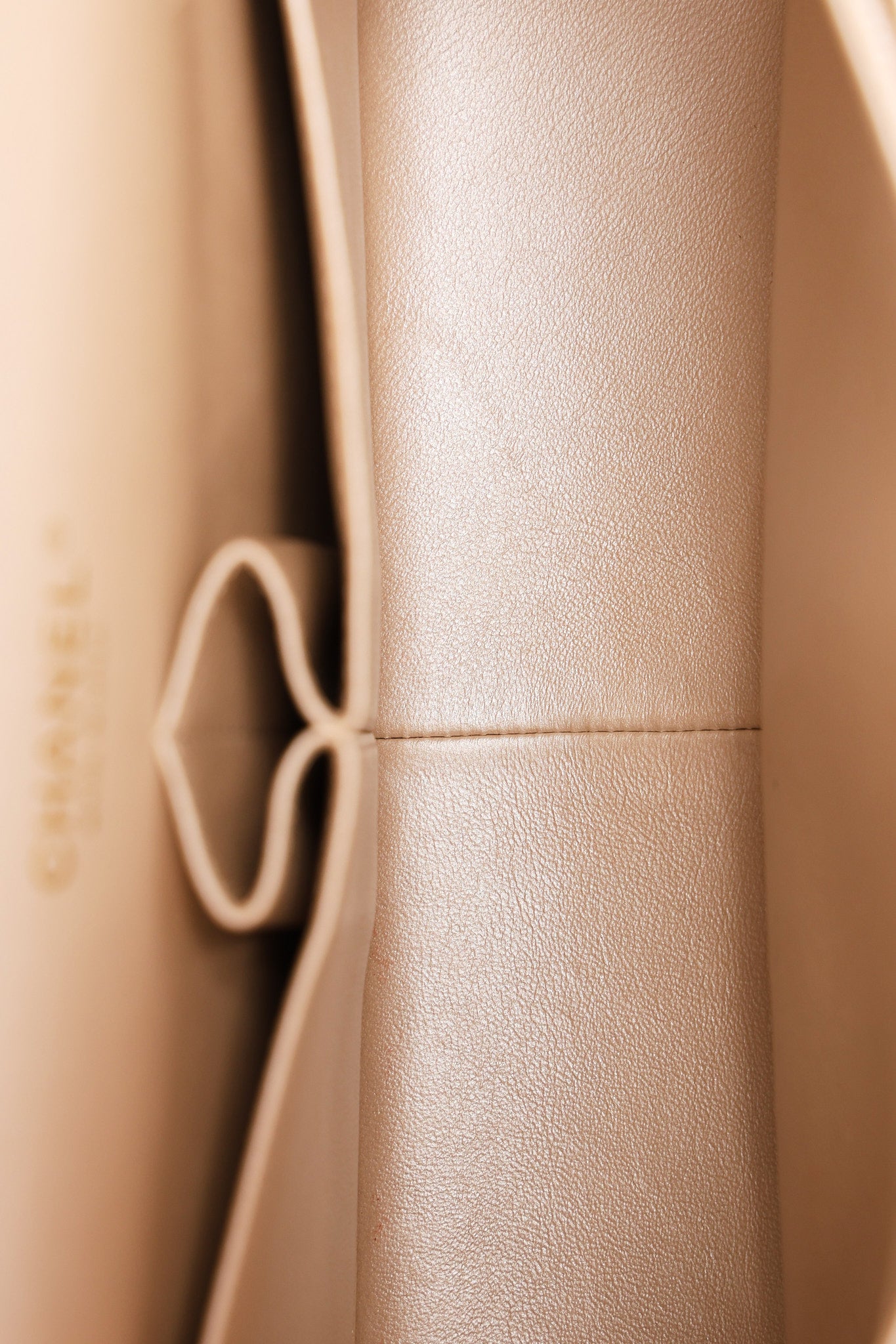 Chanel Maxi Classic Double Flap Iridescent Pearl Caviar BCGHW