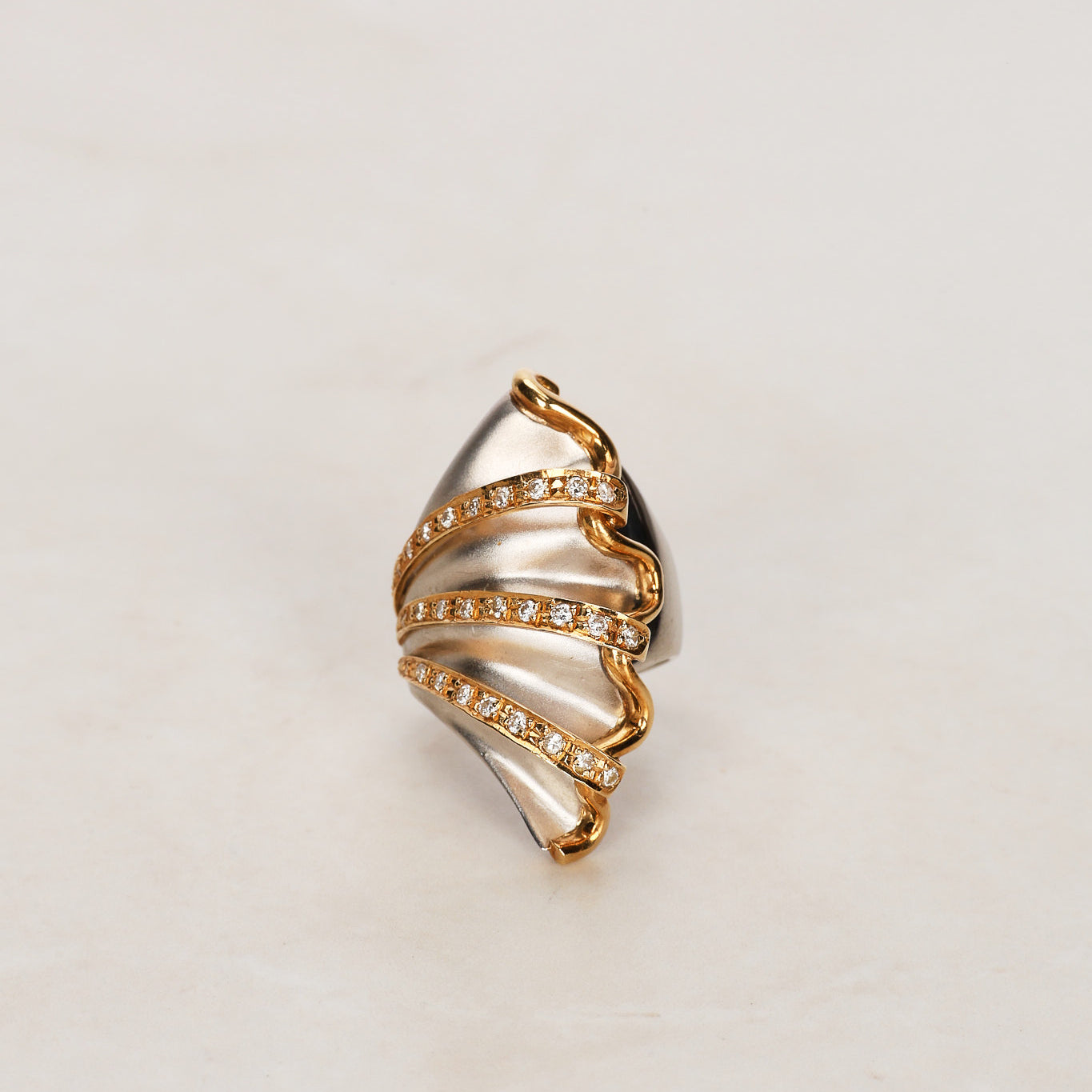 18K Yellow Gold and Pt900 Platinum Abstract Shell Diamond Ring, Size US 6.25