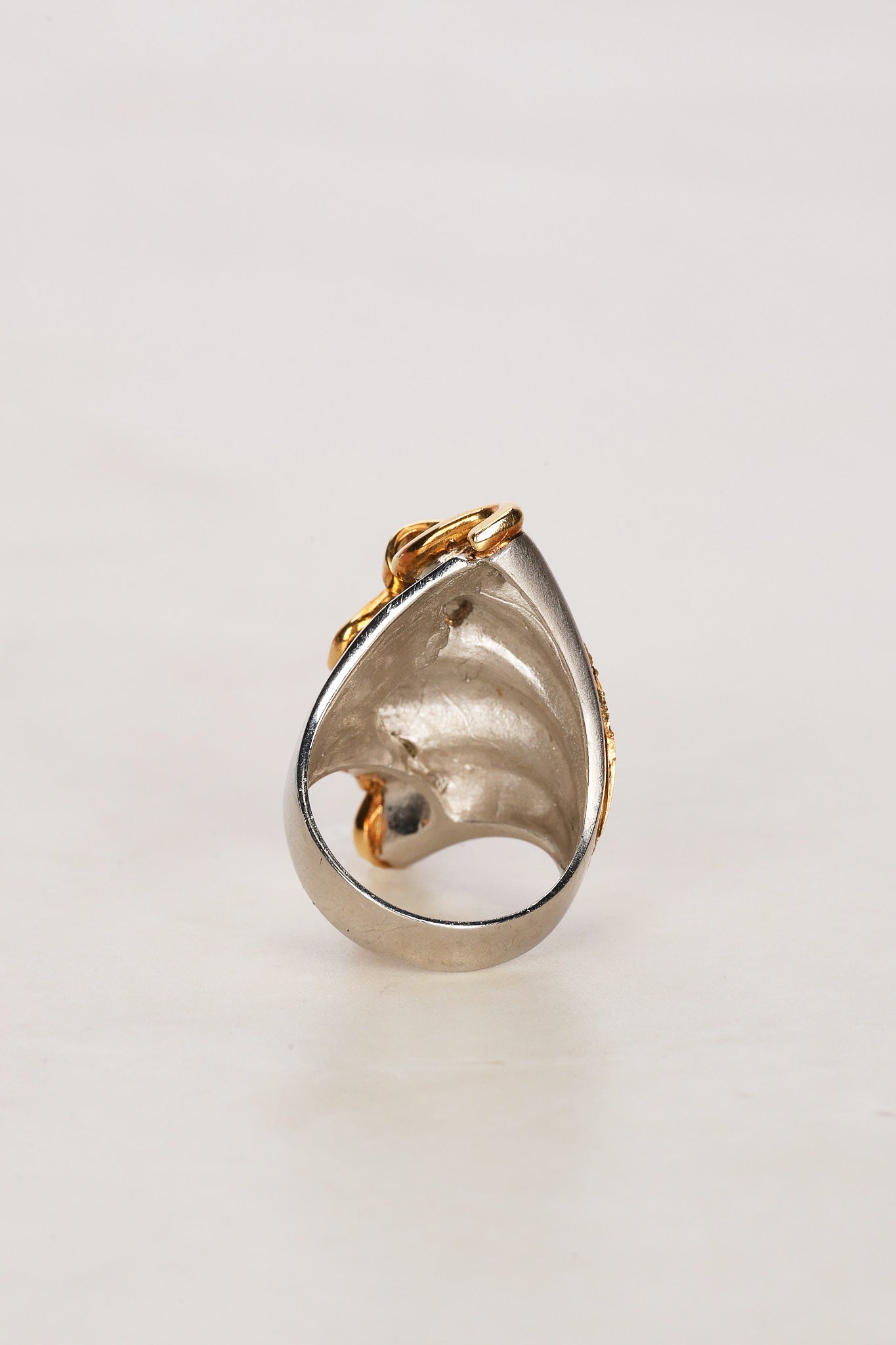18K Yellow Gold and Pt900 Platinum Abstract Shell Diamond Ring, Size US 6.25