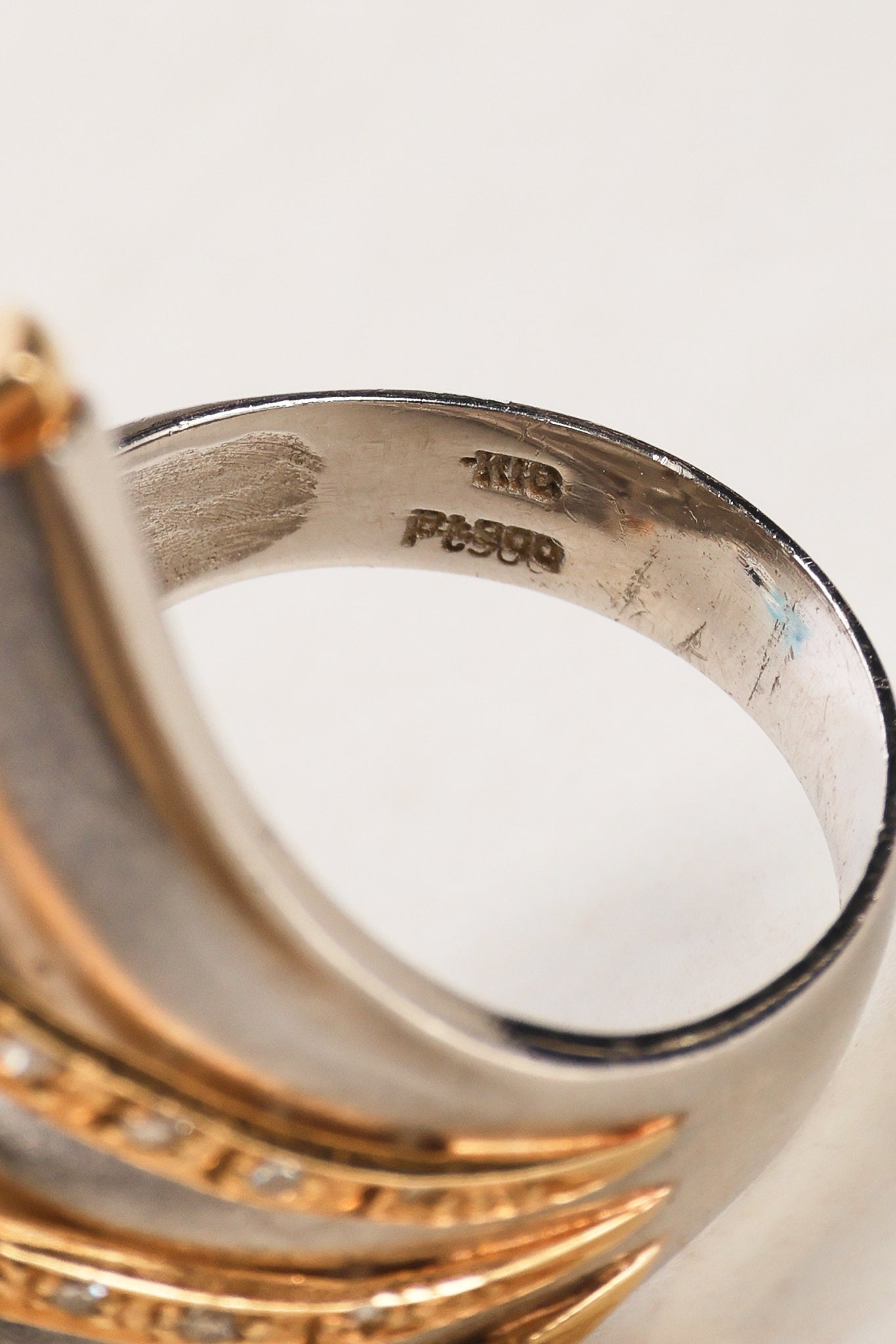 18K Yellow Gold and Pt900 Platinum Abstract Shell Diamond Ring, Size US 6.25