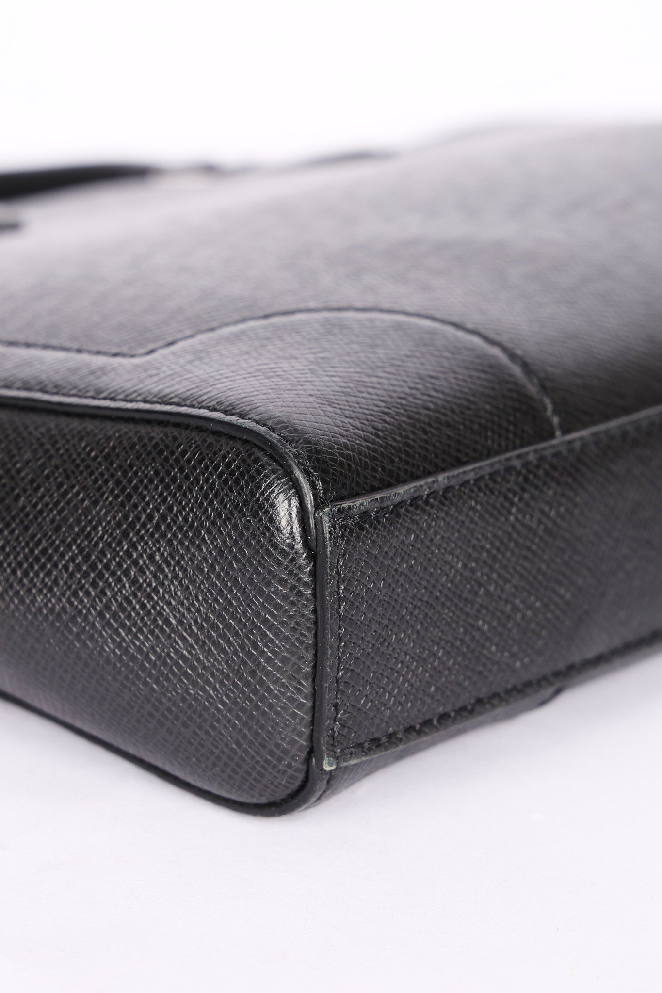Louis Vuitton Taiga Slim Briefcase
