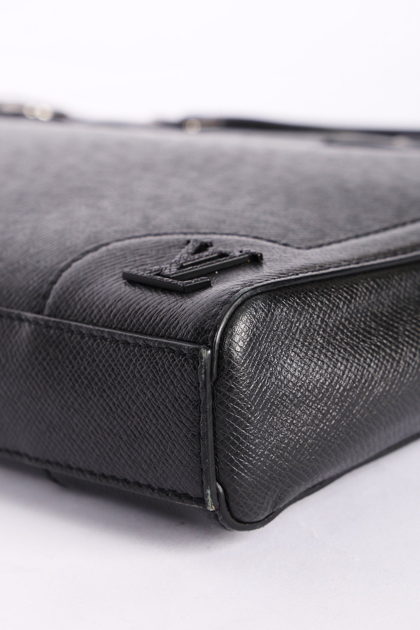 Louis Vuitton Taiga Slim Briefcase