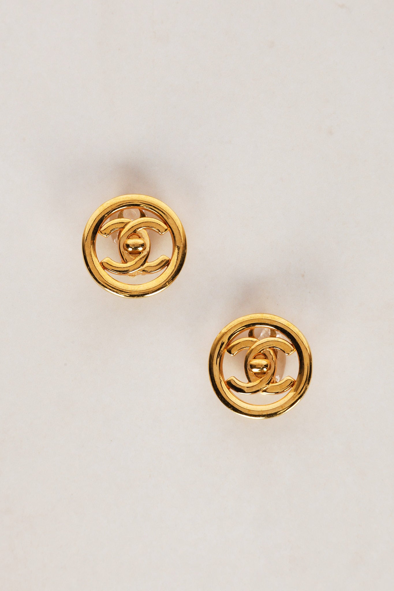 Chanel 1997 CC Turnlock Circle Clip-On Earrings 24K GP
