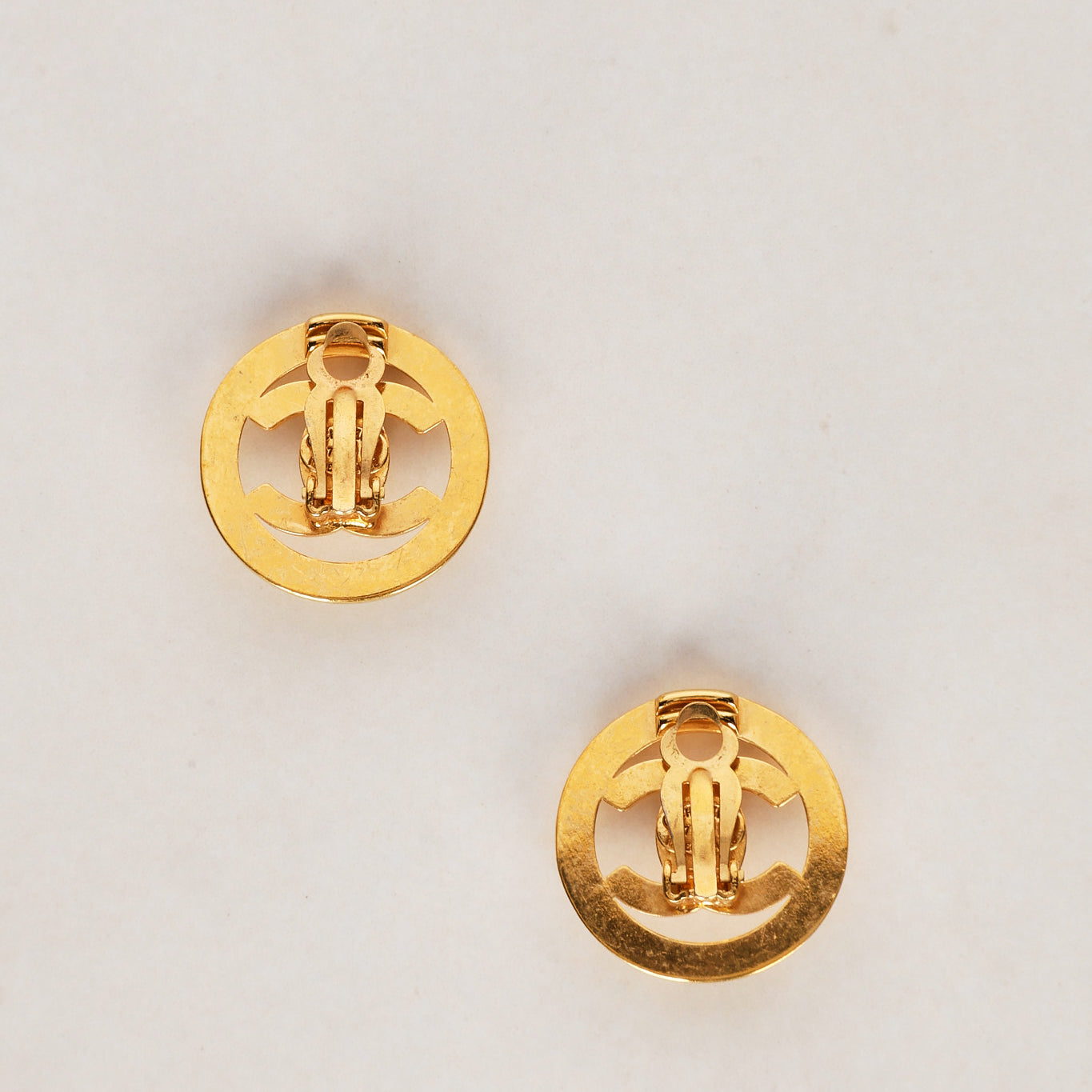 Chanel 1997 CC Turnlock Circle Clip-On Earrings 24K GP