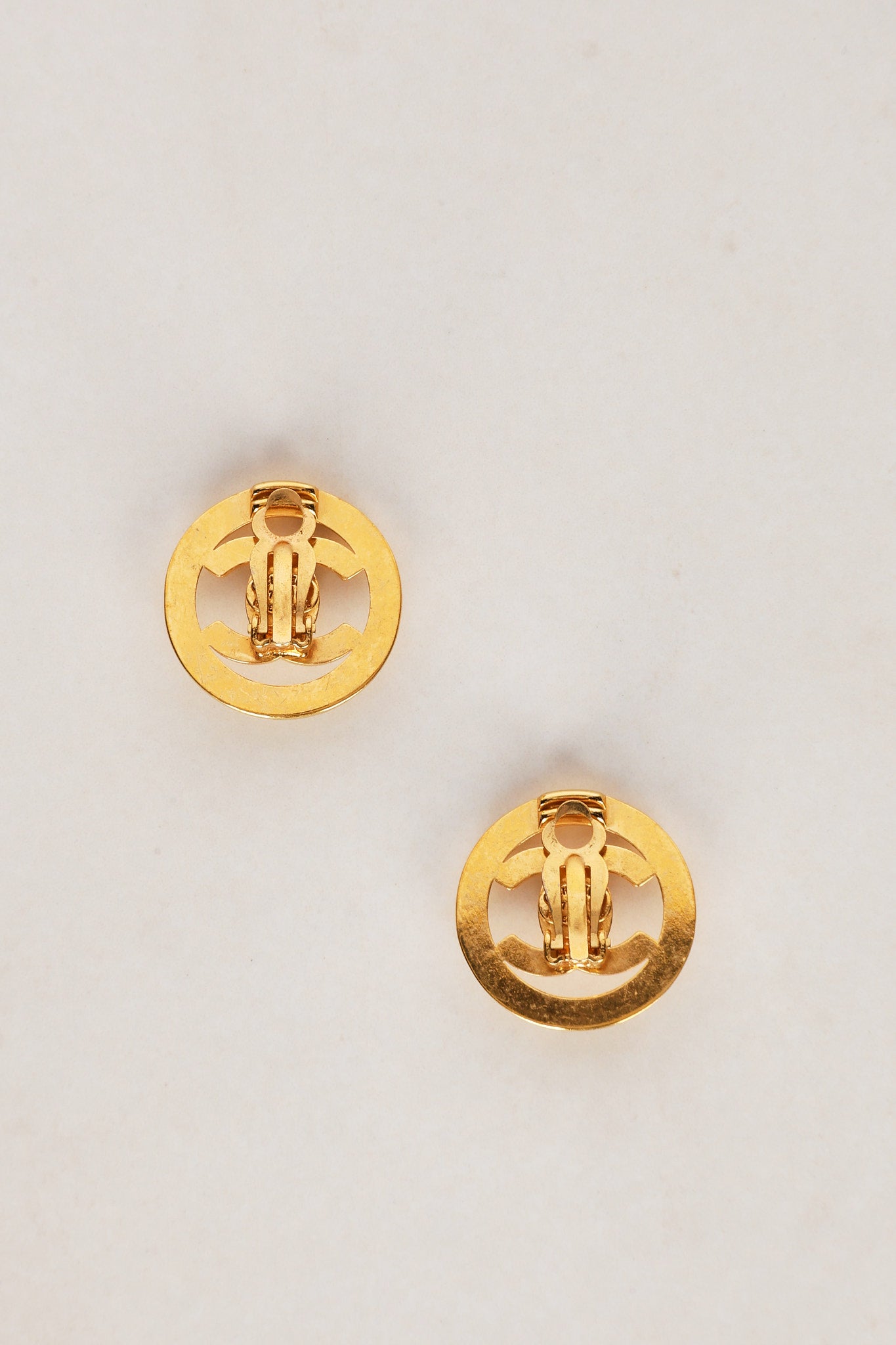 Chanel 1997 CC Turnlock Circle Clip-On Earrings 24K GP