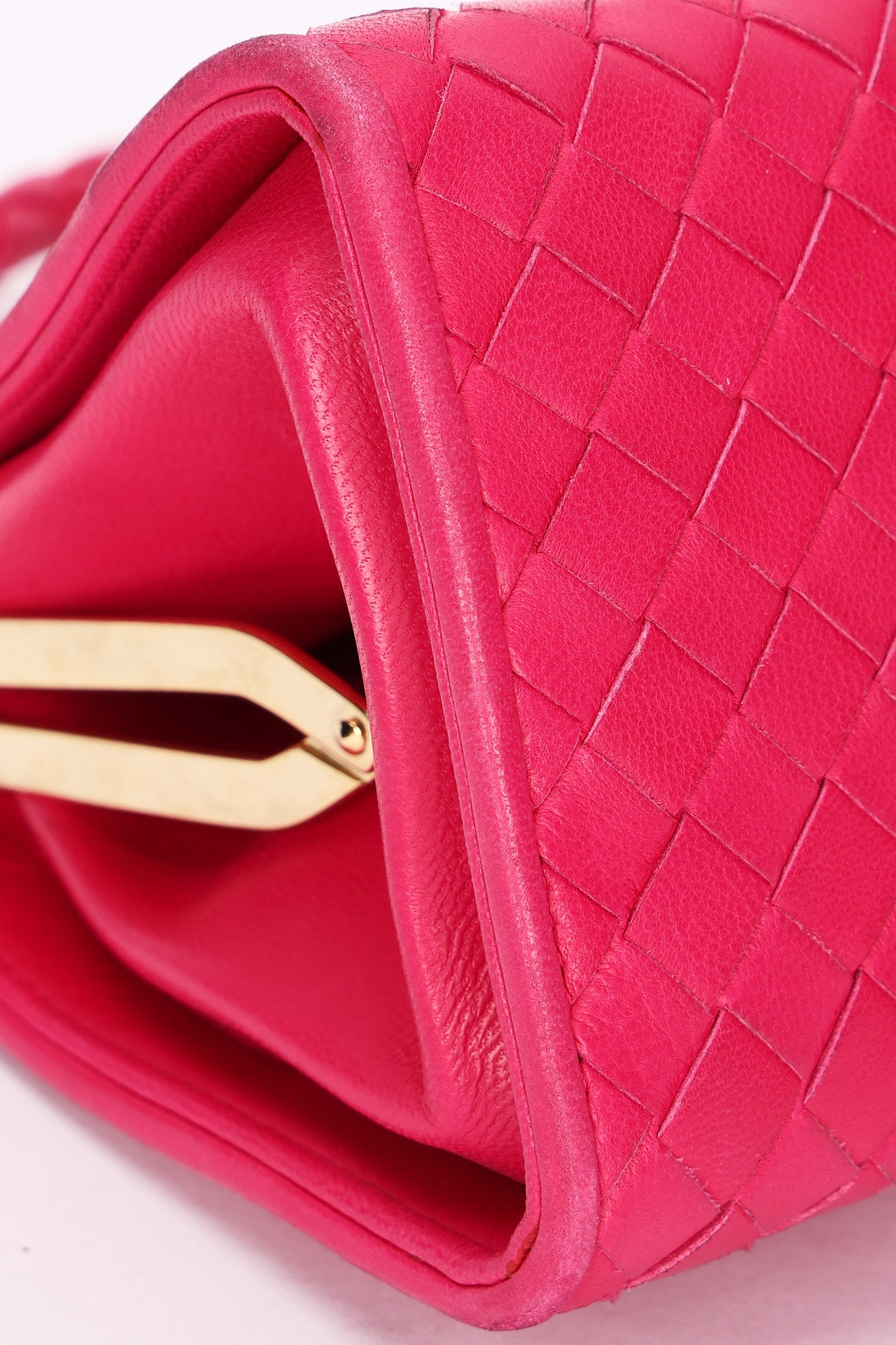 Bottega Veneta Intrecciato Kisslock Top Handle Bag Pink