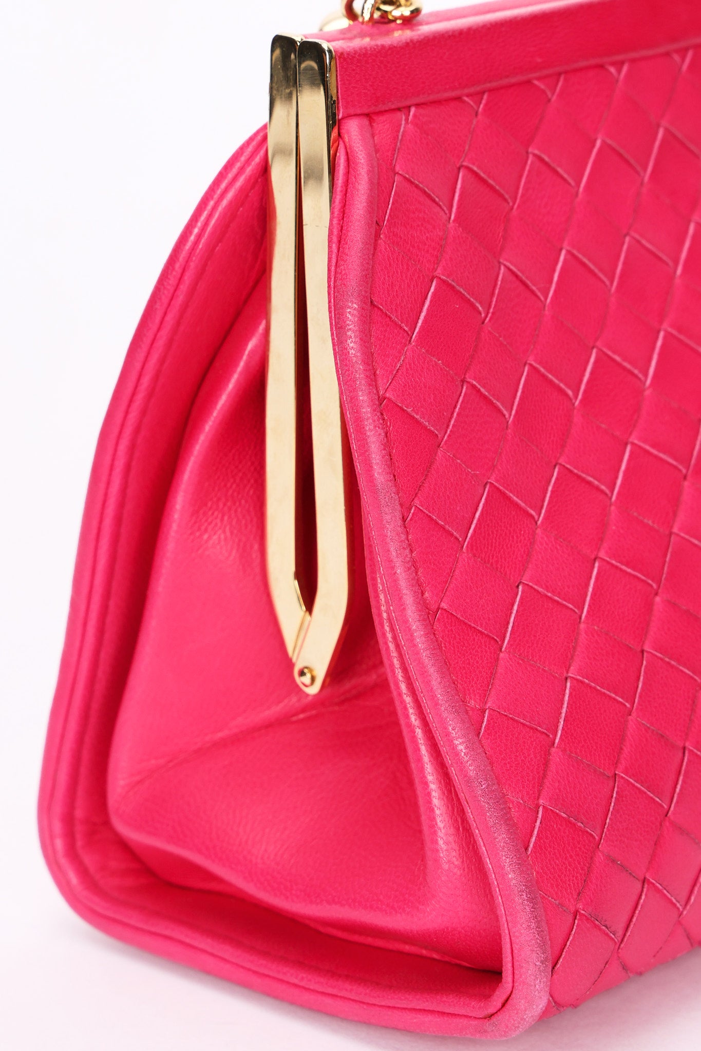 Bottega Veneta Intrecciato Kisslock Top Handle Bag Pink