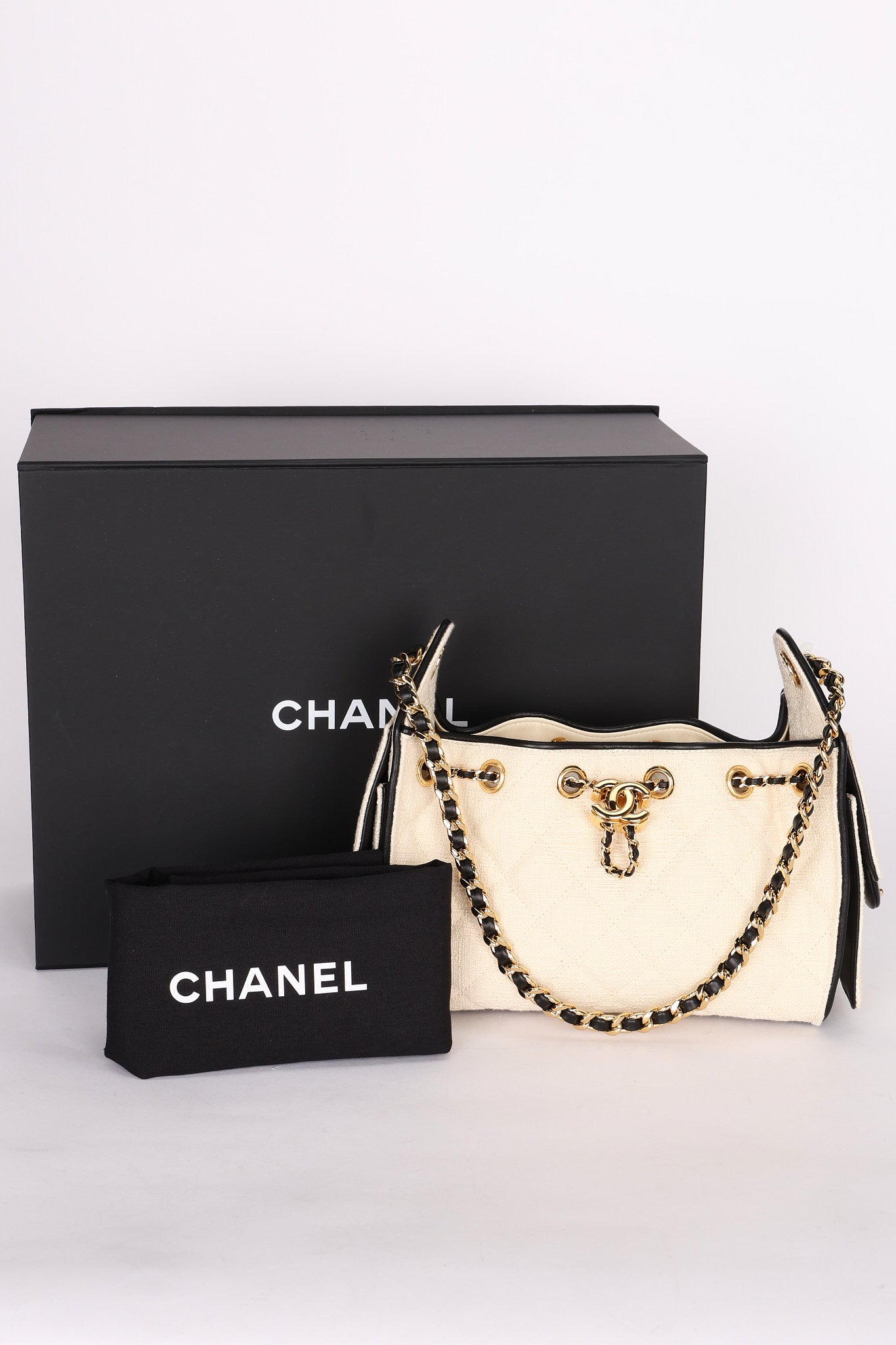 Chanel Raffia 25 Shoulder Bag