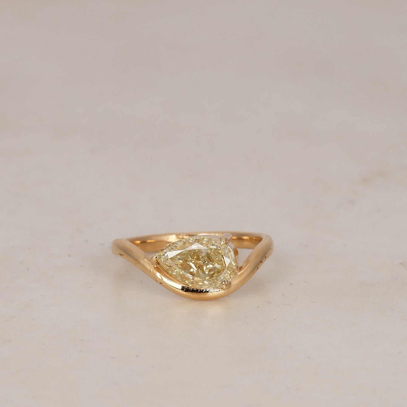 Modern 14K Yellow Gold Lab Grown Yellow Diamond Curve Ring, Size US 4.25