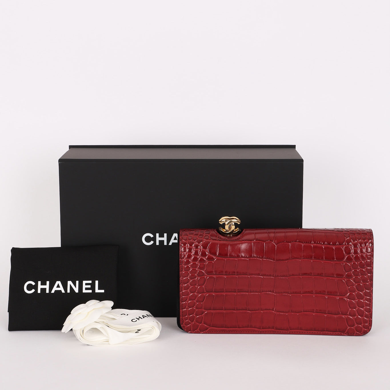 Chanel Kisslock Clutch Bordeaux Croc Embossed 2026 GHW