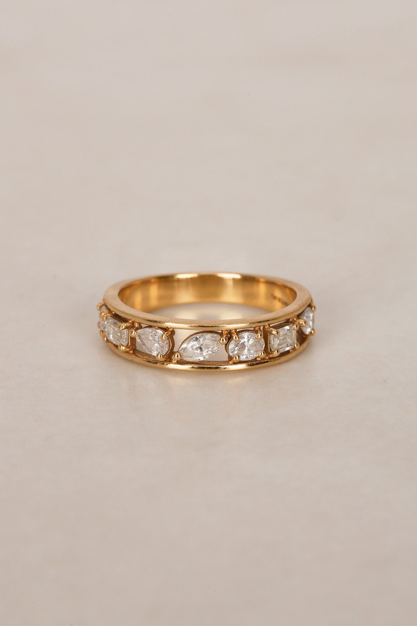 18K Yellow Gold Floating Diamond Cutout Band Ring, Size US 7.5