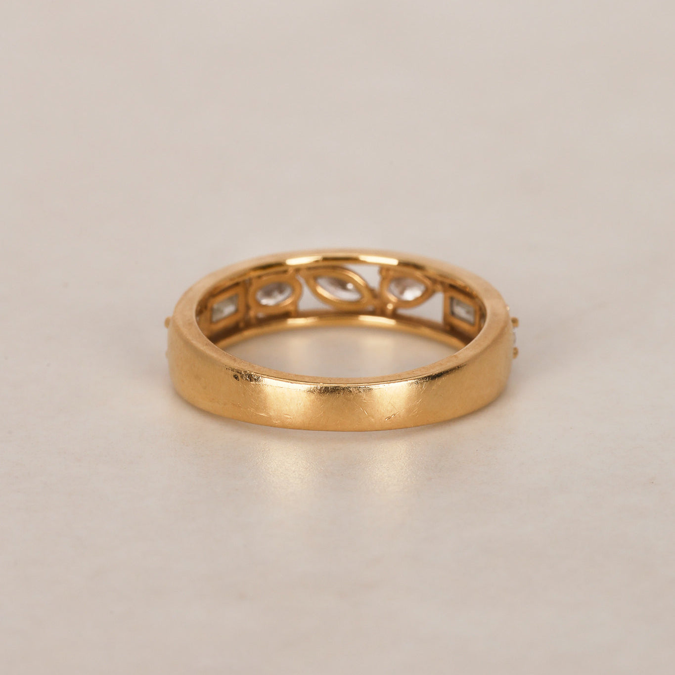 18K Yellow Gold Floating Diamond Cutout Band Ring, Size US 7.5
