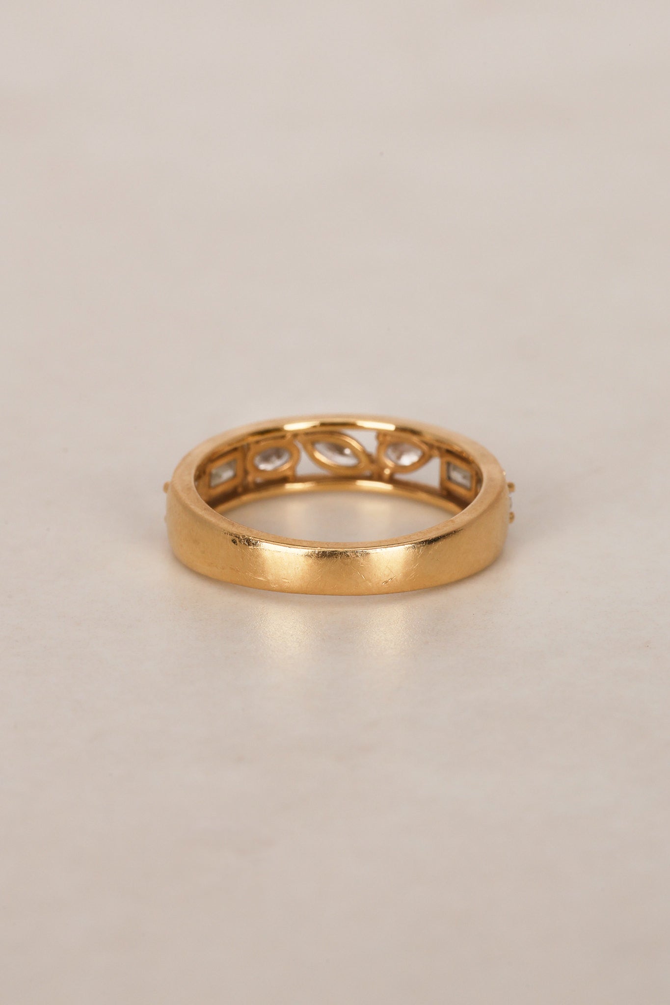 18K Yellow Gold Floating Diamond Cutout Band Ring, Size US 7.5
