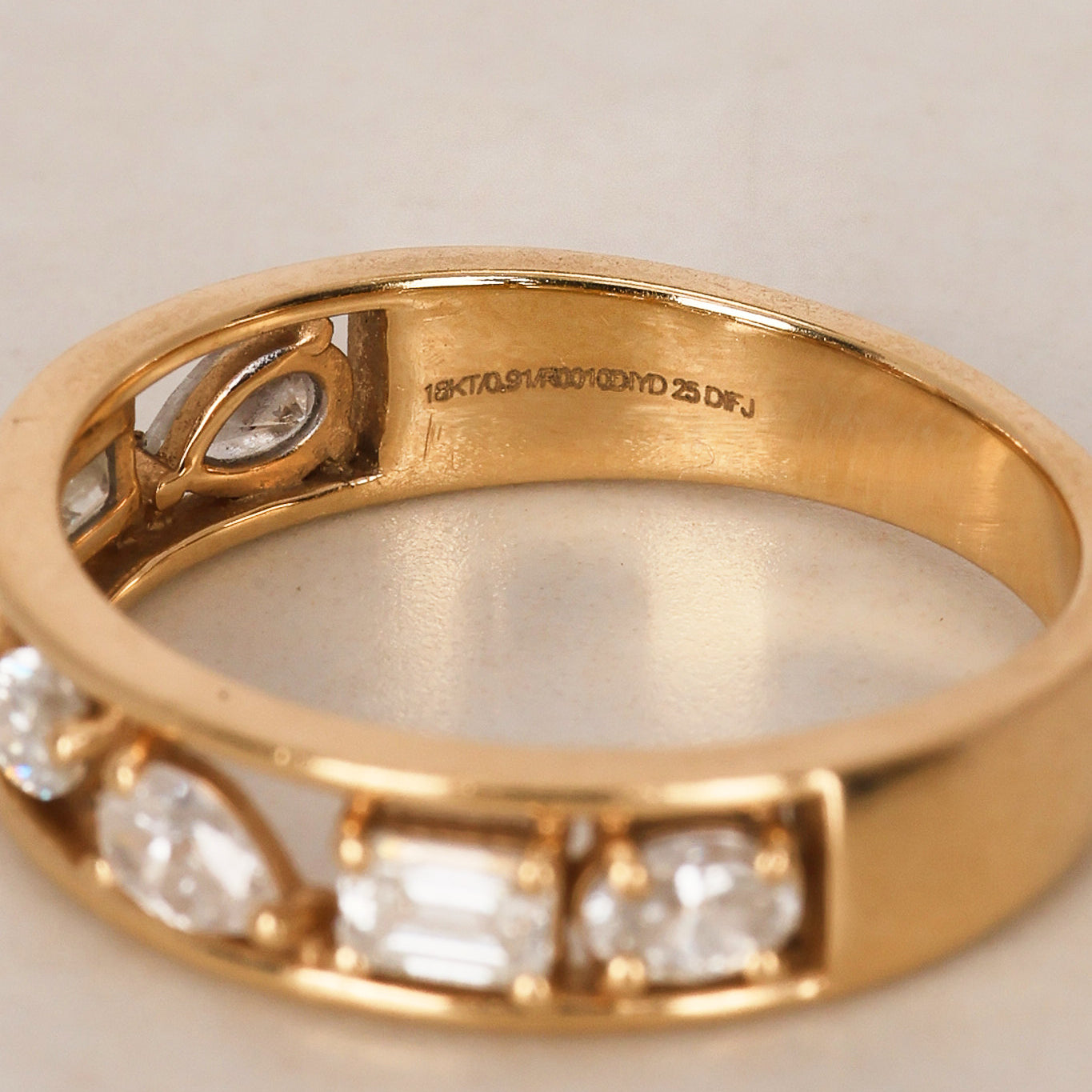 18K Yellow Gold Floating Diamond Cutout Band Ring, Size US 7.5