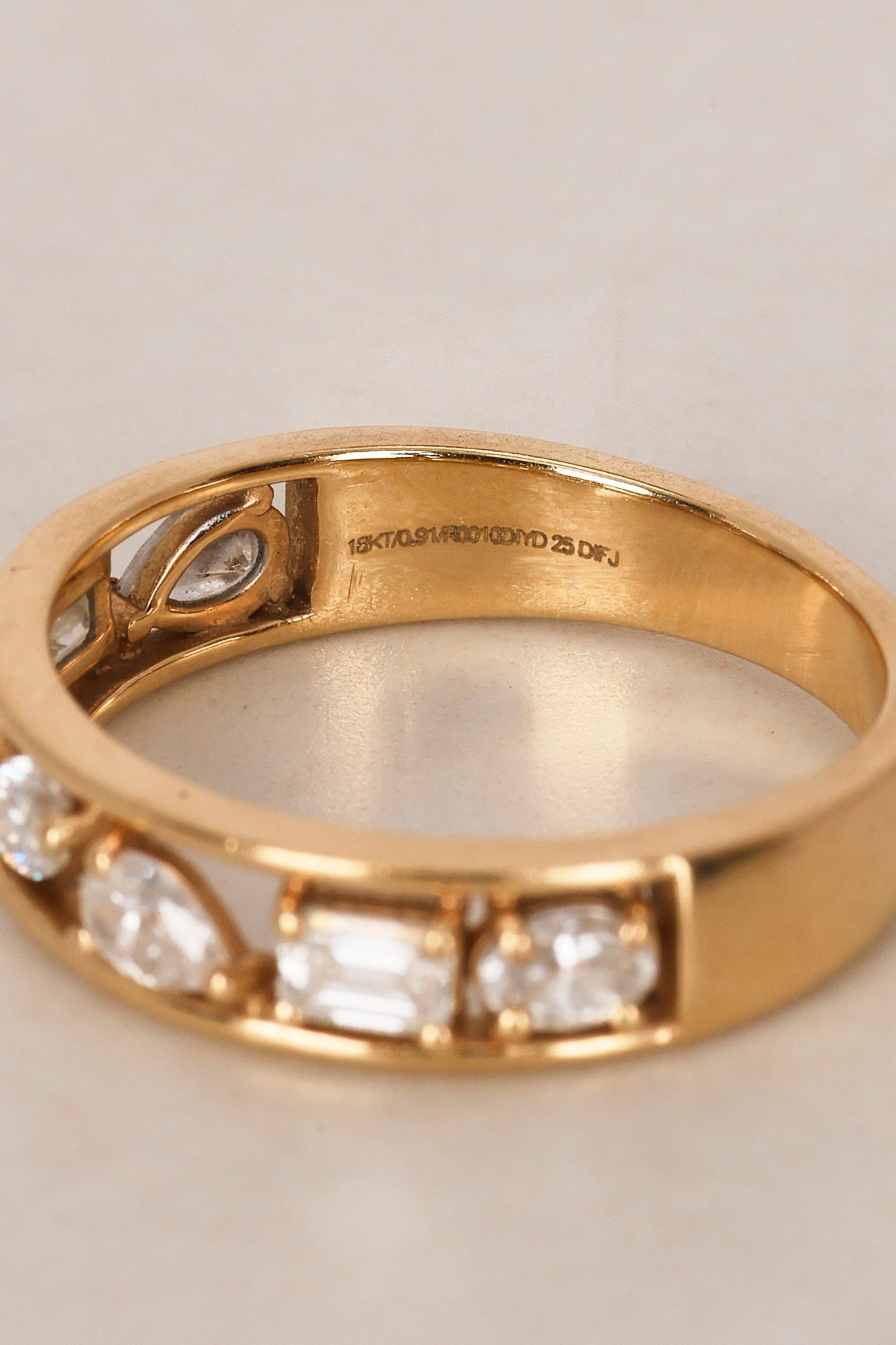 18K Yellow Gold Floating Diamond Cutout Band Ring, Size US 7.5