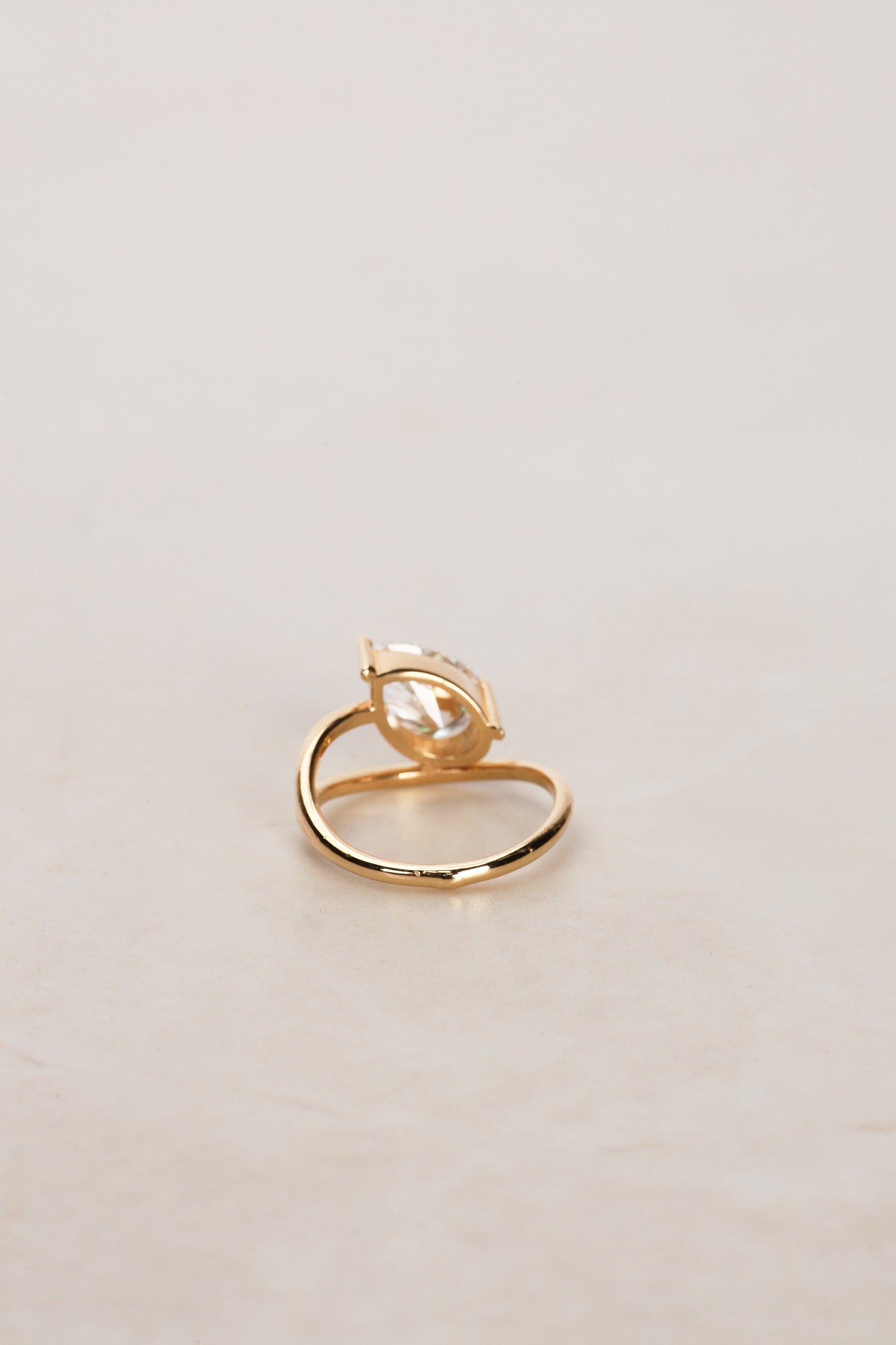 14K Yellow Gold Lab-Grown Pear Diamond Wave Band Ring, Size US 4.25