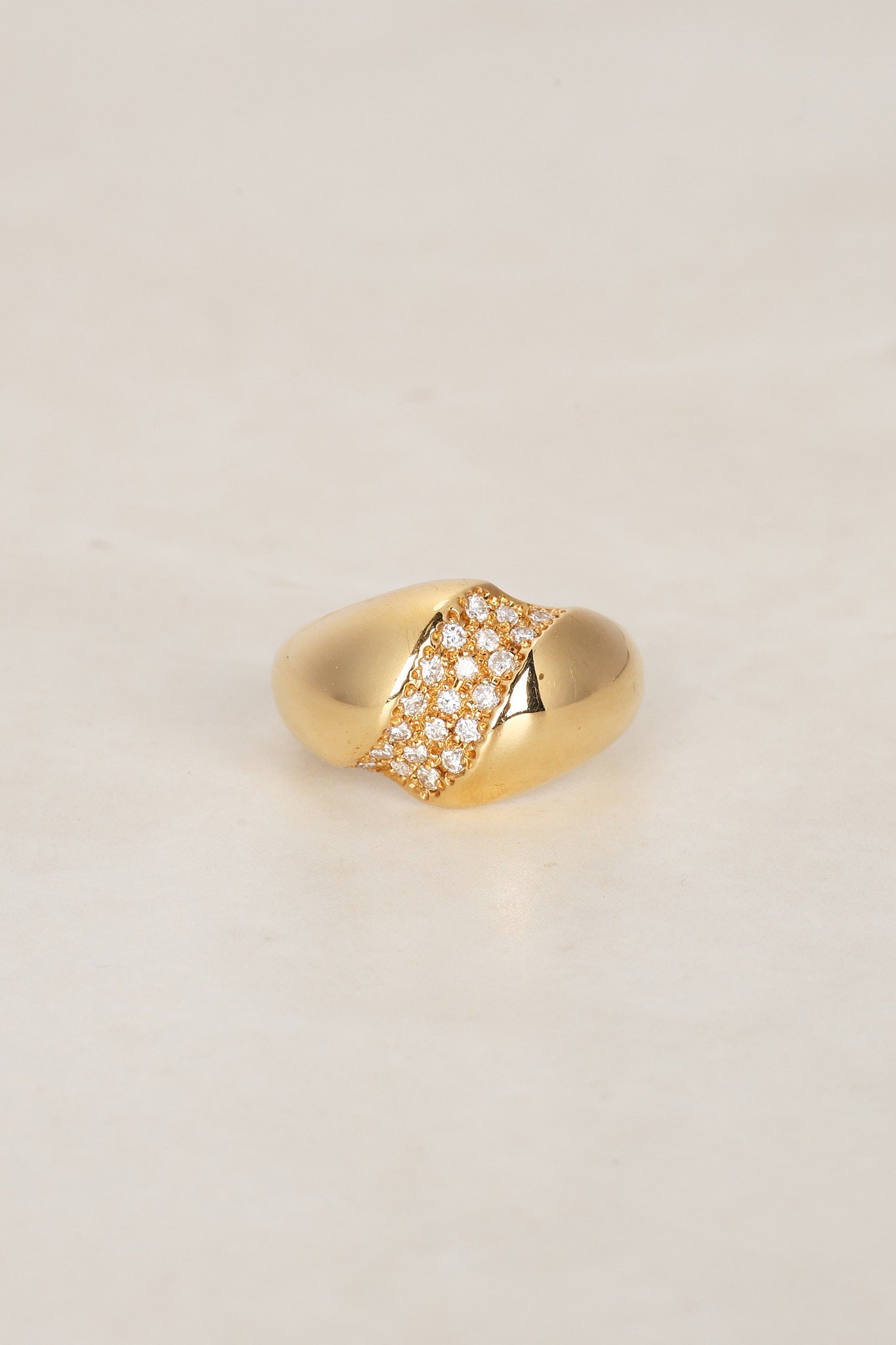 18K Yellow Gold Diamond Row Curve Ring, Size US 5