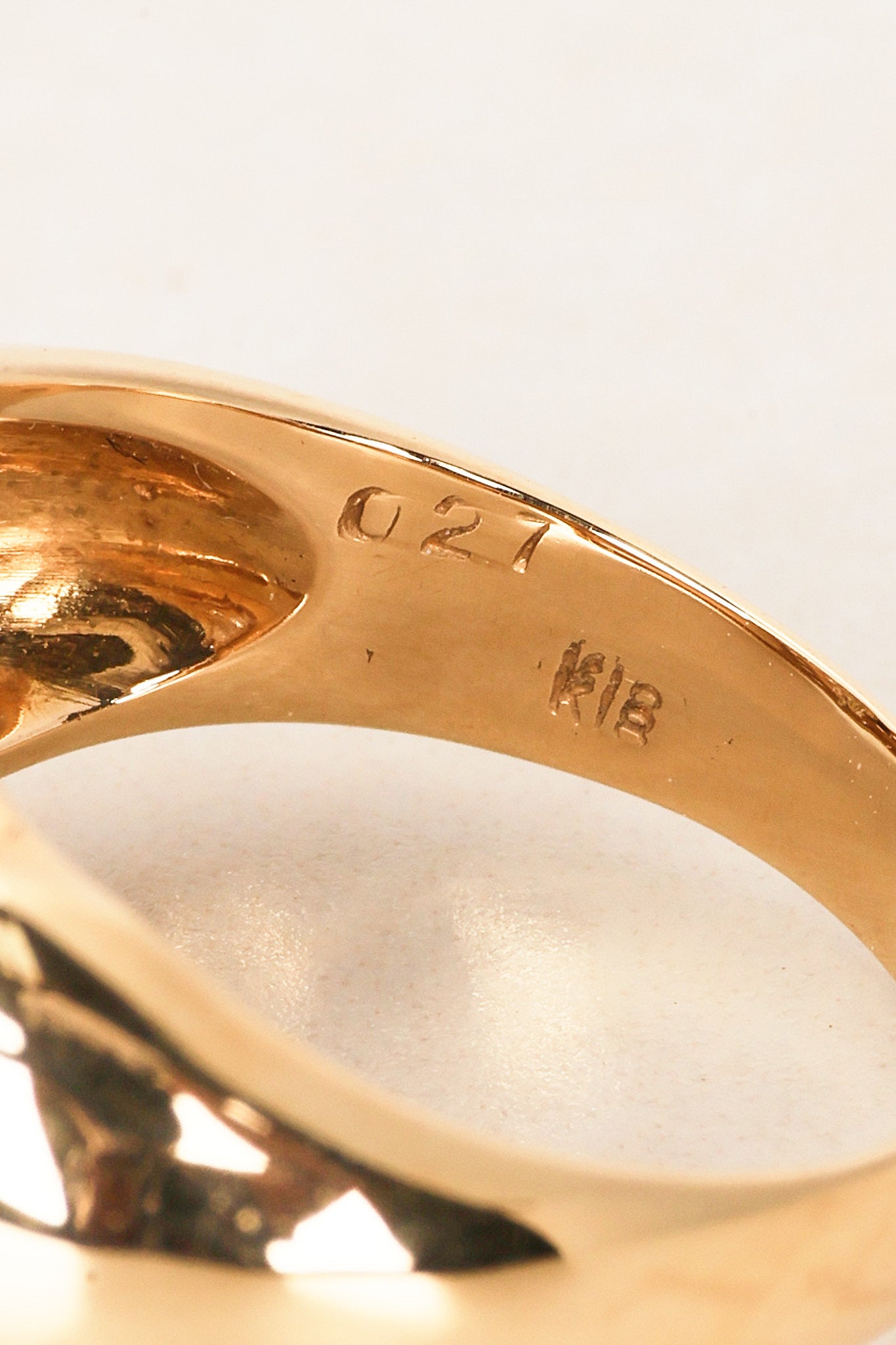 18K Yellow Gold Diamond Row Curve Ring, Size US 5