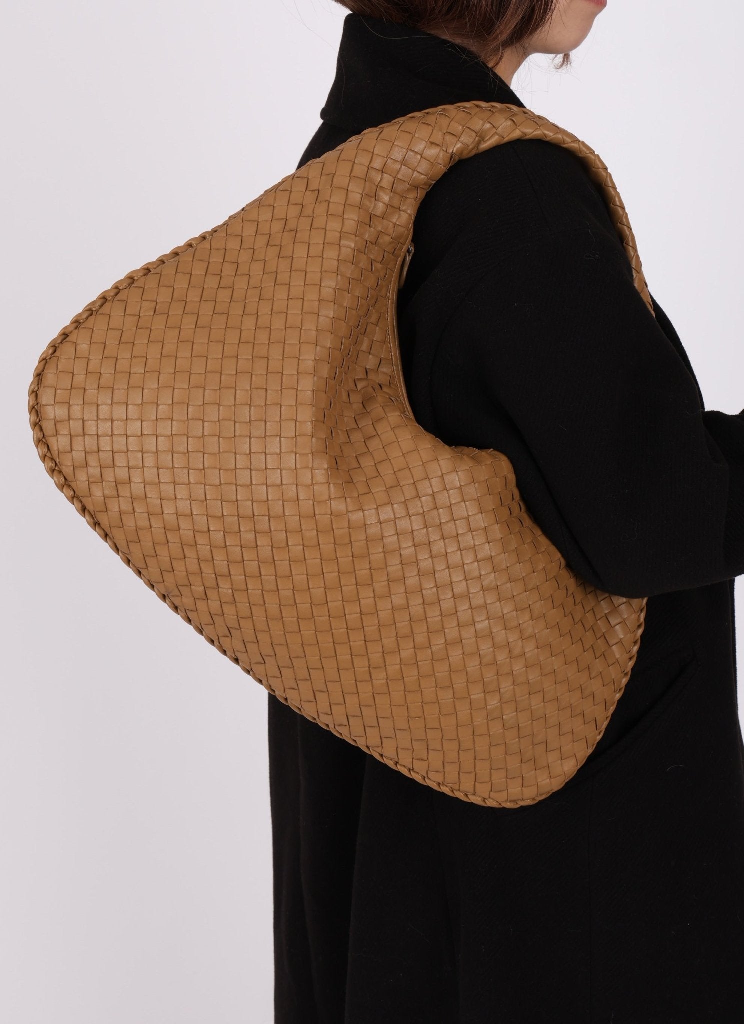 Bottega Veneta Caramel Medium Intreccciato Hobo - FashioNica