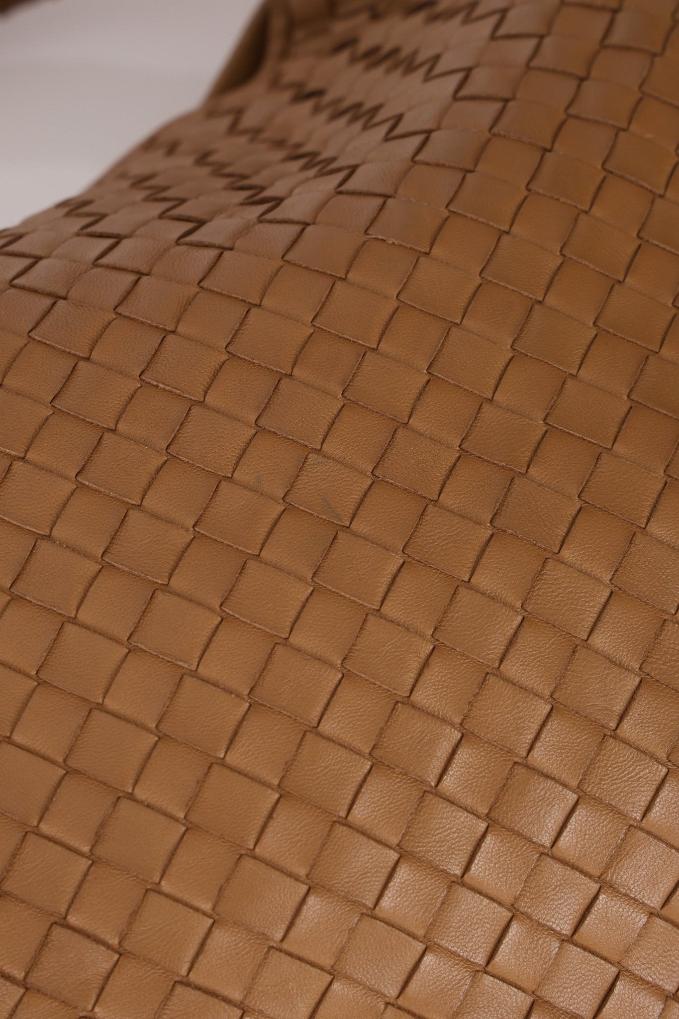 Bottega Veneta Caramel Medium Intreccciato Hobo - FashioNica