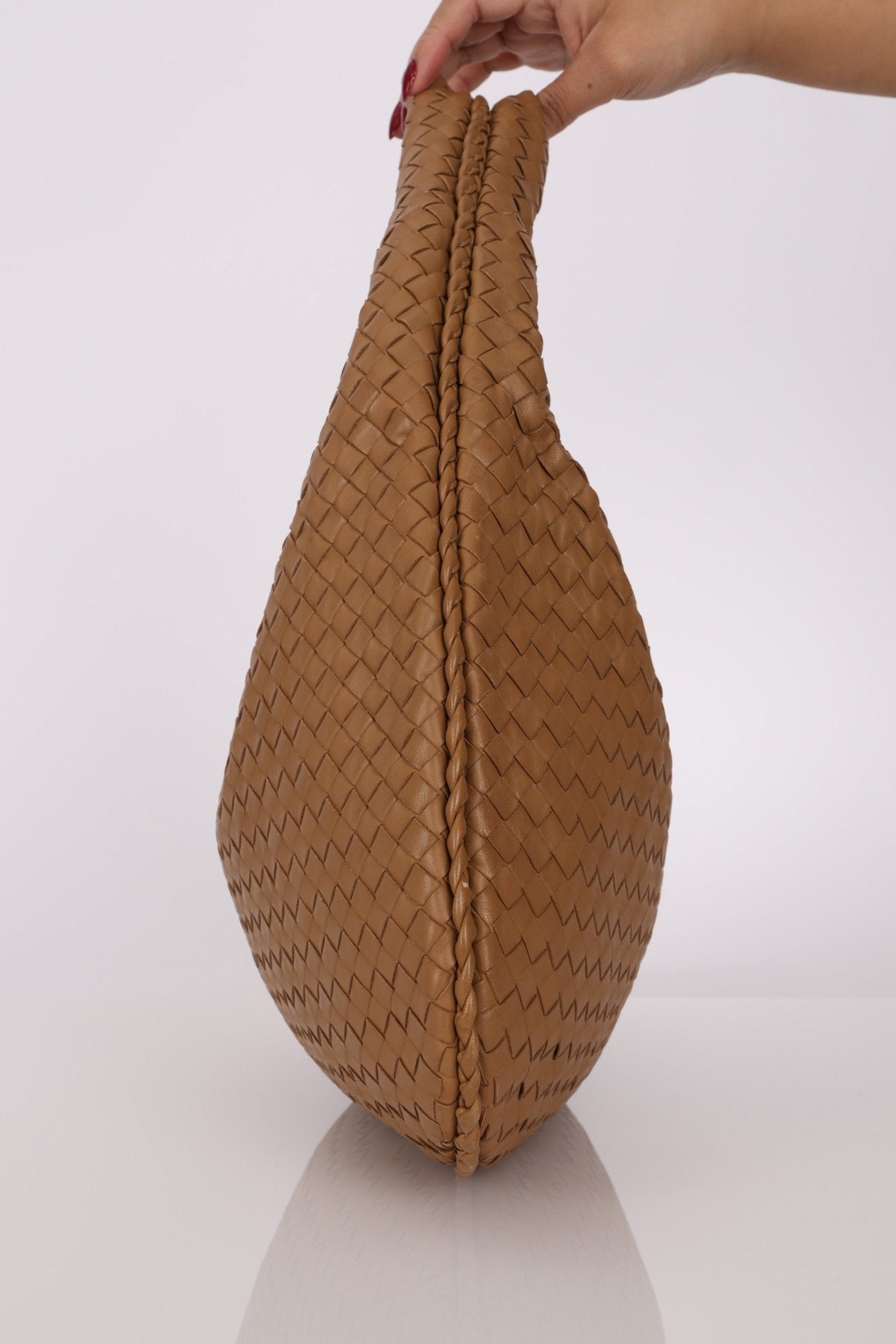 Bottega Veneta Caramel Medium Intreccciato Hobo - FashioNica