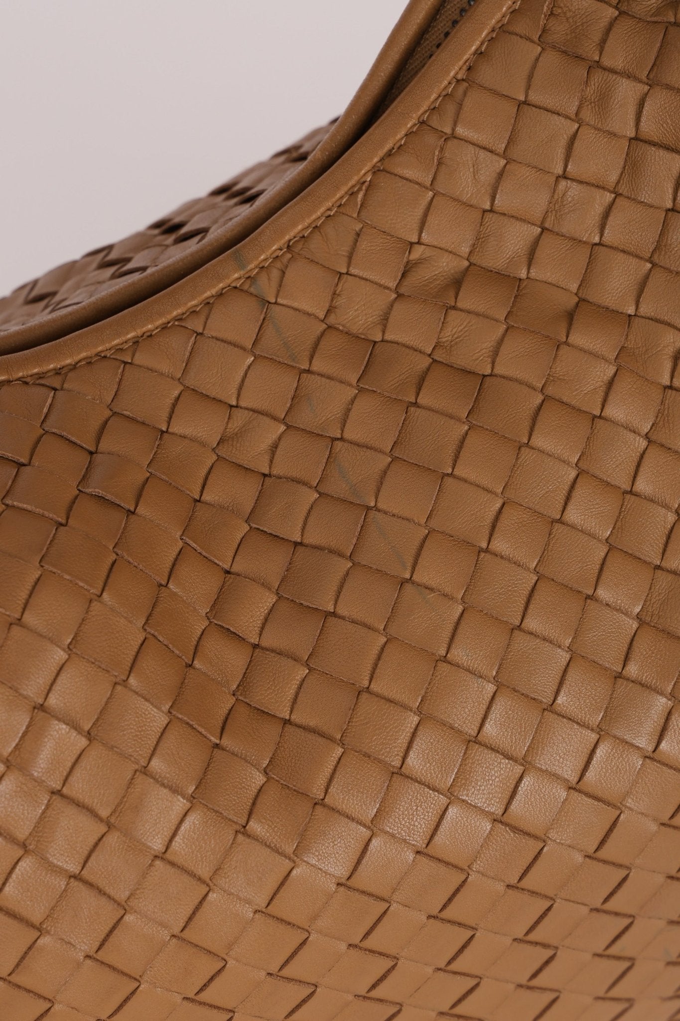 Bottega Veneta Caramel Medium Intreccciato Hobo - FashioNica