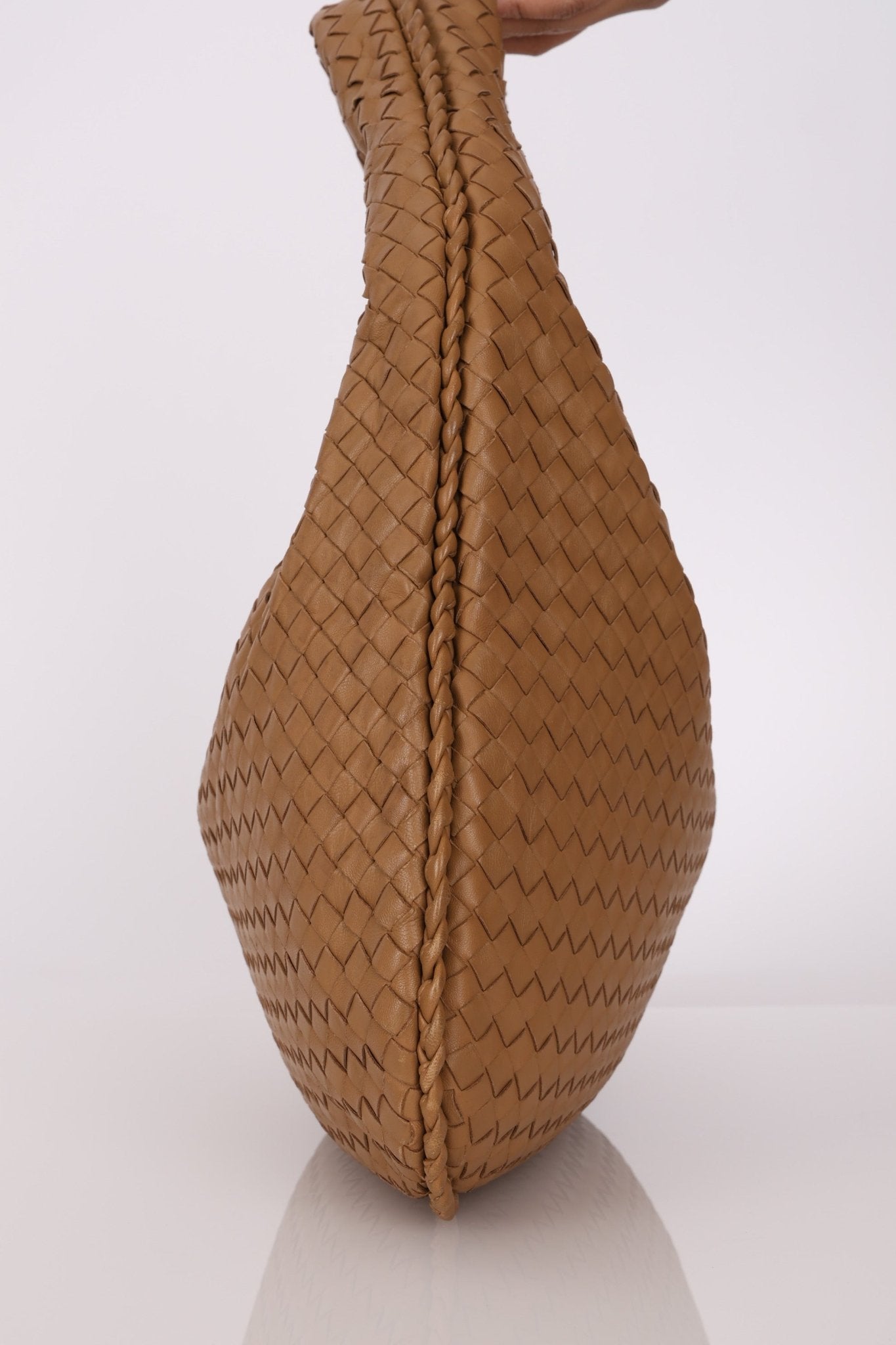 Bottega Veneta Caramel Medium Intreccciato Hobo - FashioNica