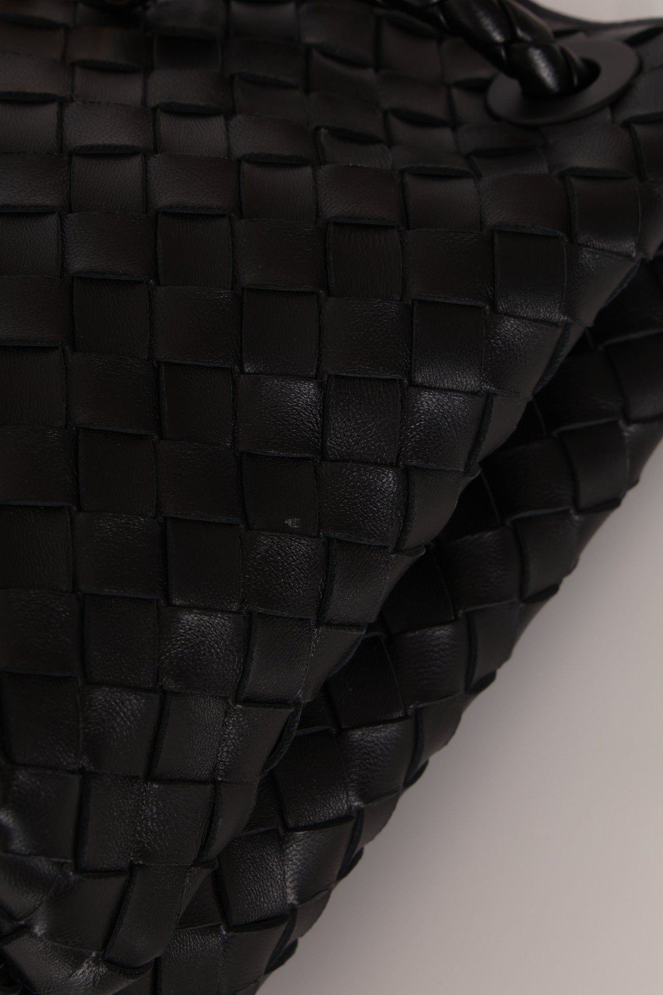 Bottega Veneta Intrecciato Medium Andiamo - FashioNica