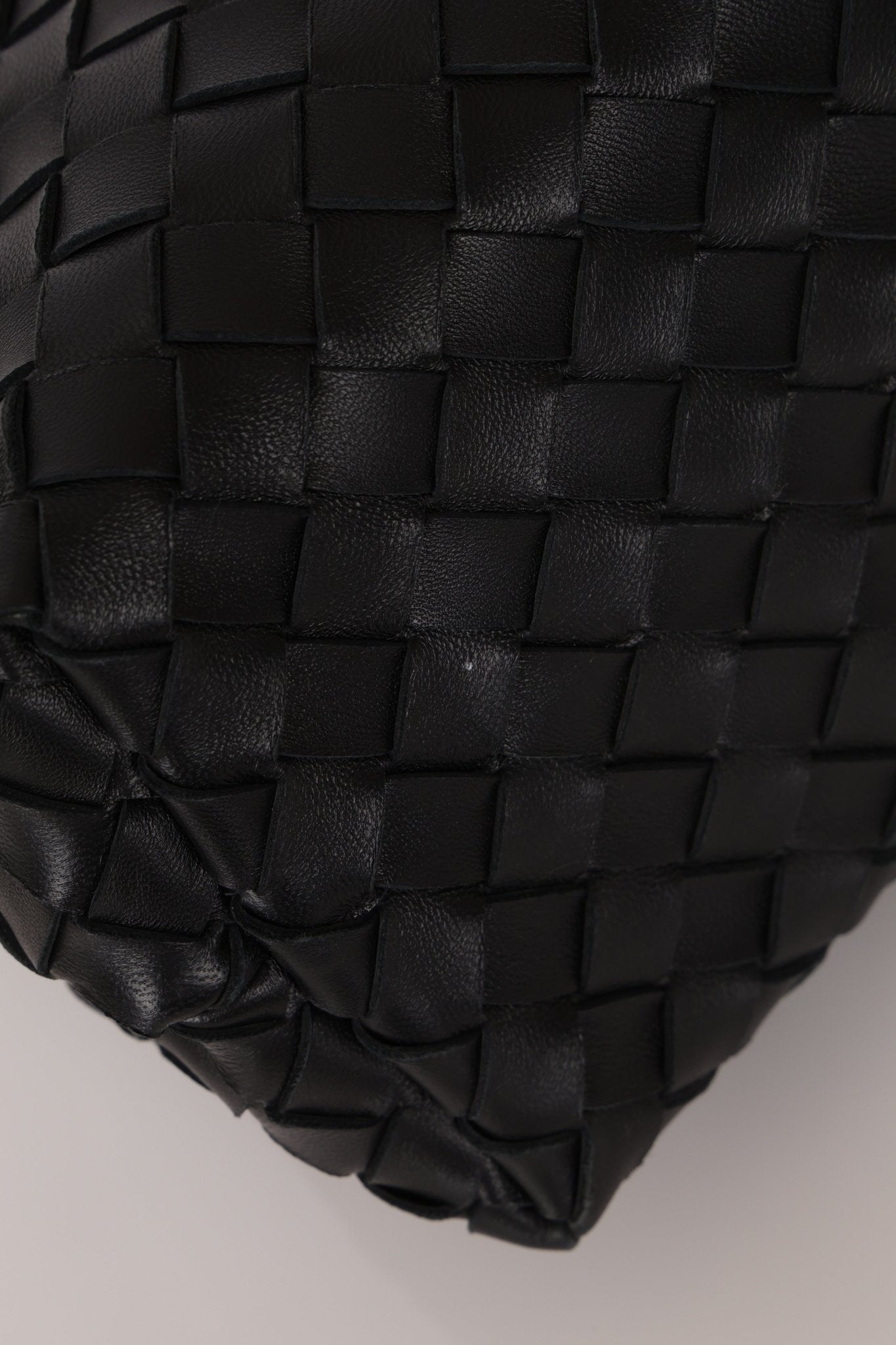 Bottega Veneta Intrecciato Medium Andiamo - FashioNica